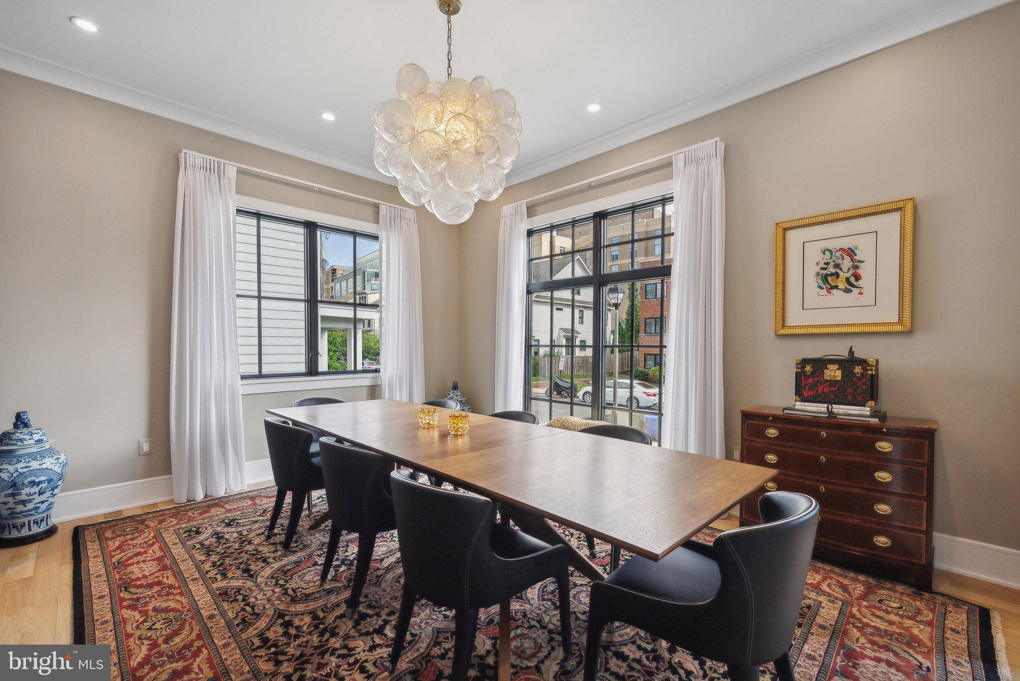 LYON VILLAGE - Residential