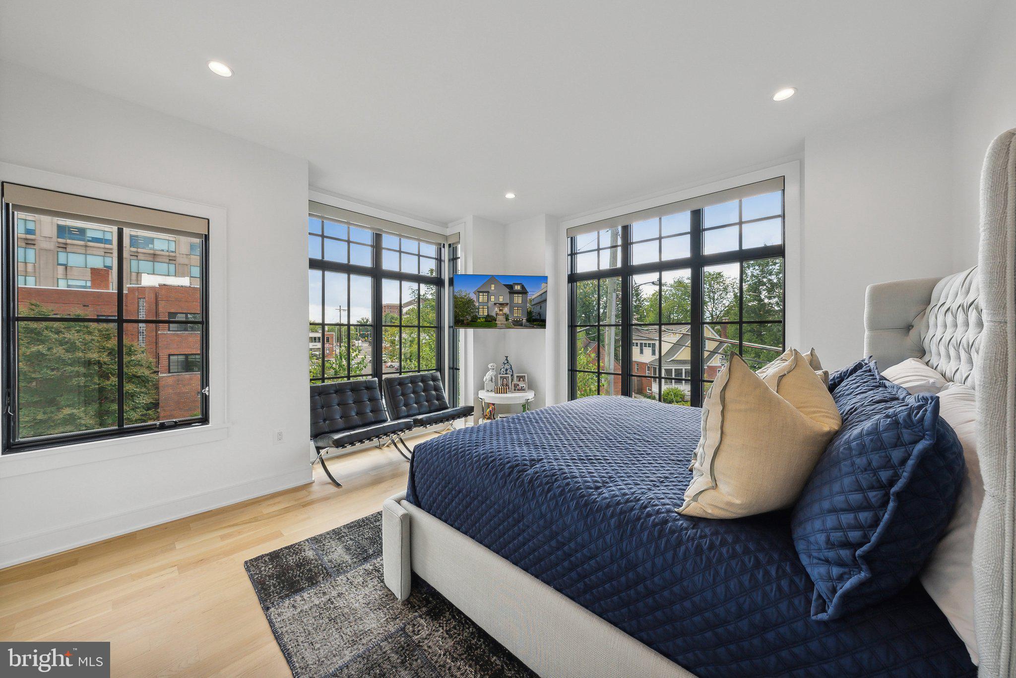 LYON VILLAGE - Residential