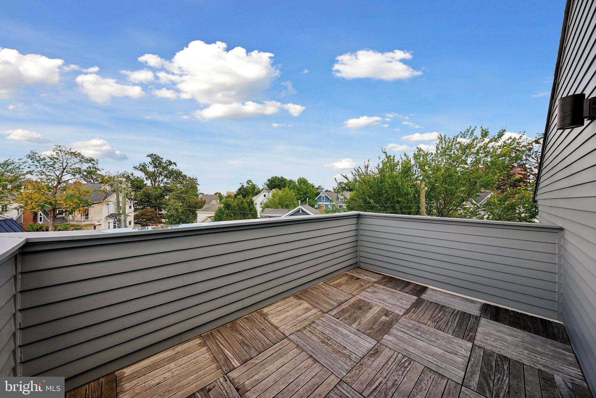 LYON VILLAGE - Residential