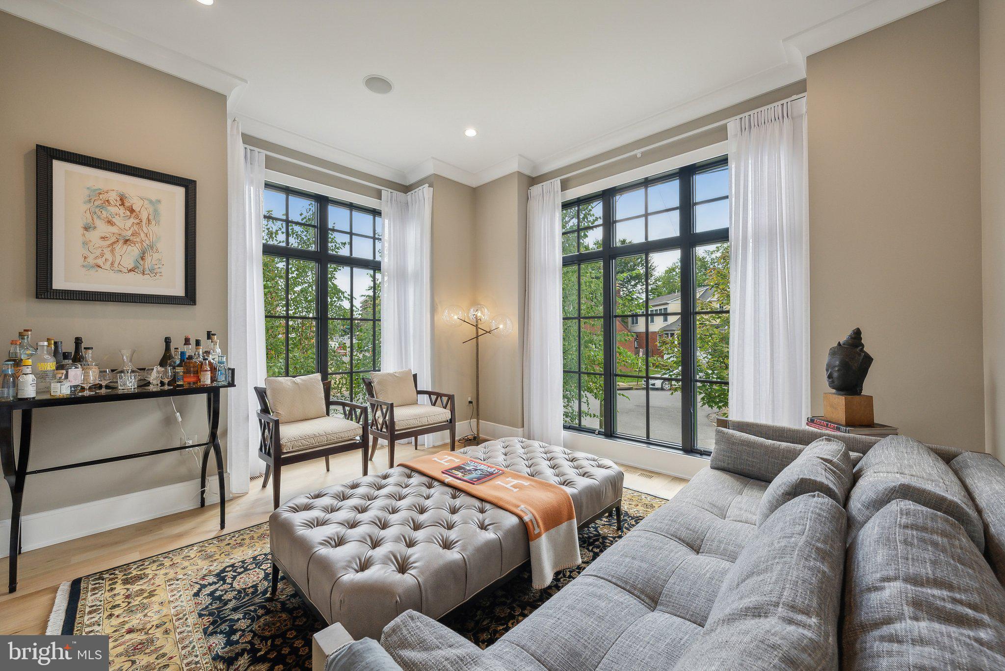 LYON VILLAGE - Residential