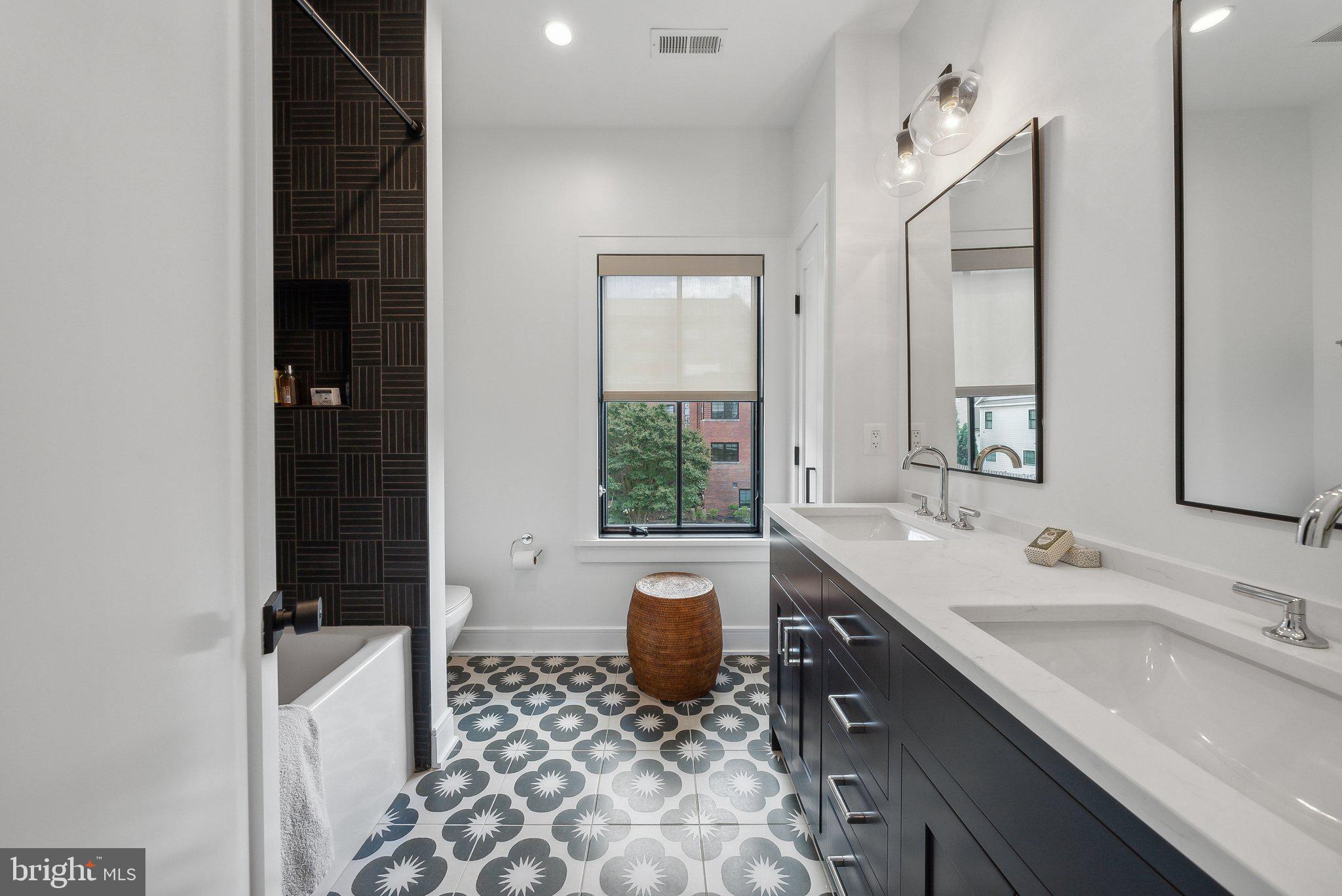 LYON VILLAGE - Residential