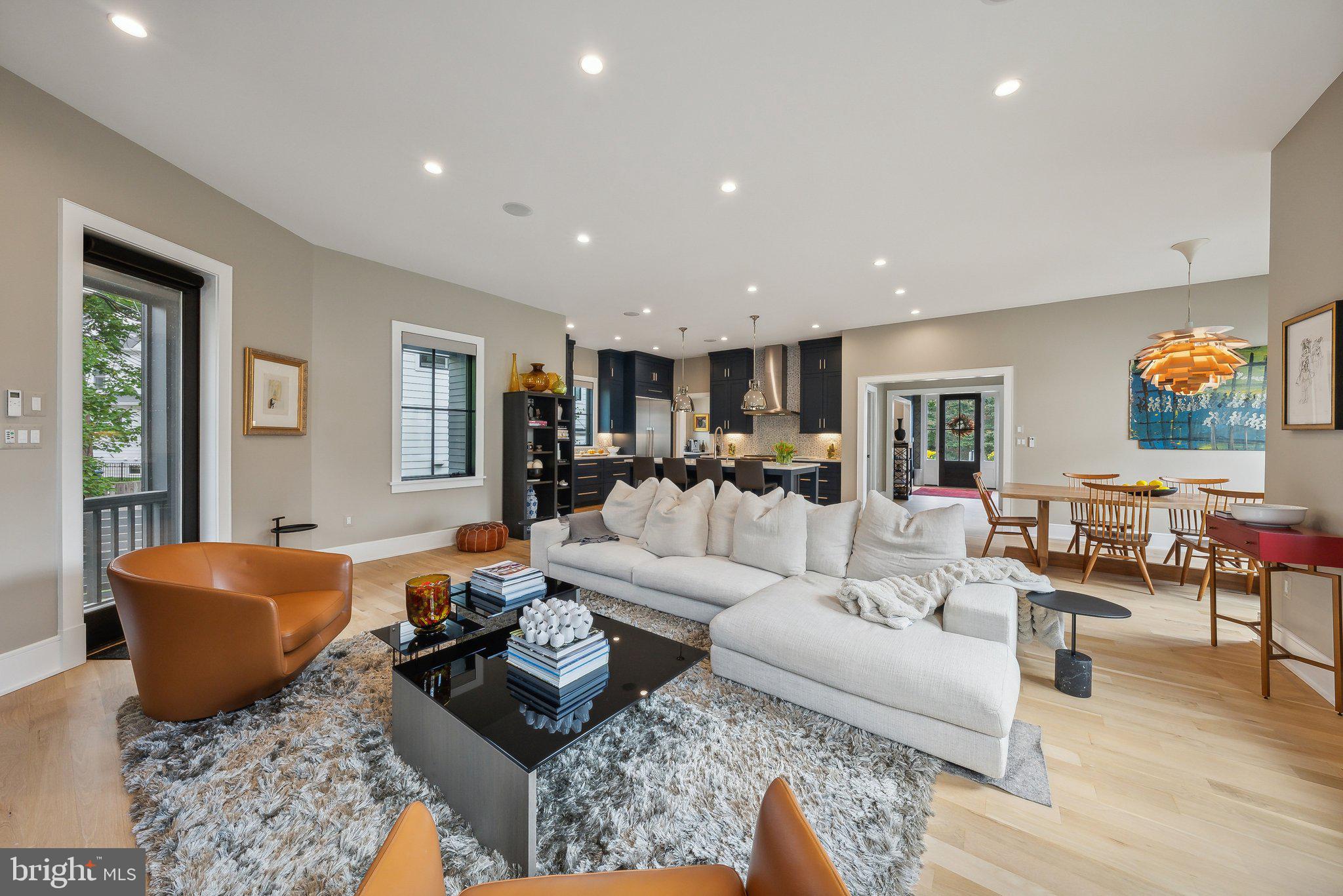 LYON VILLAGE - Residential