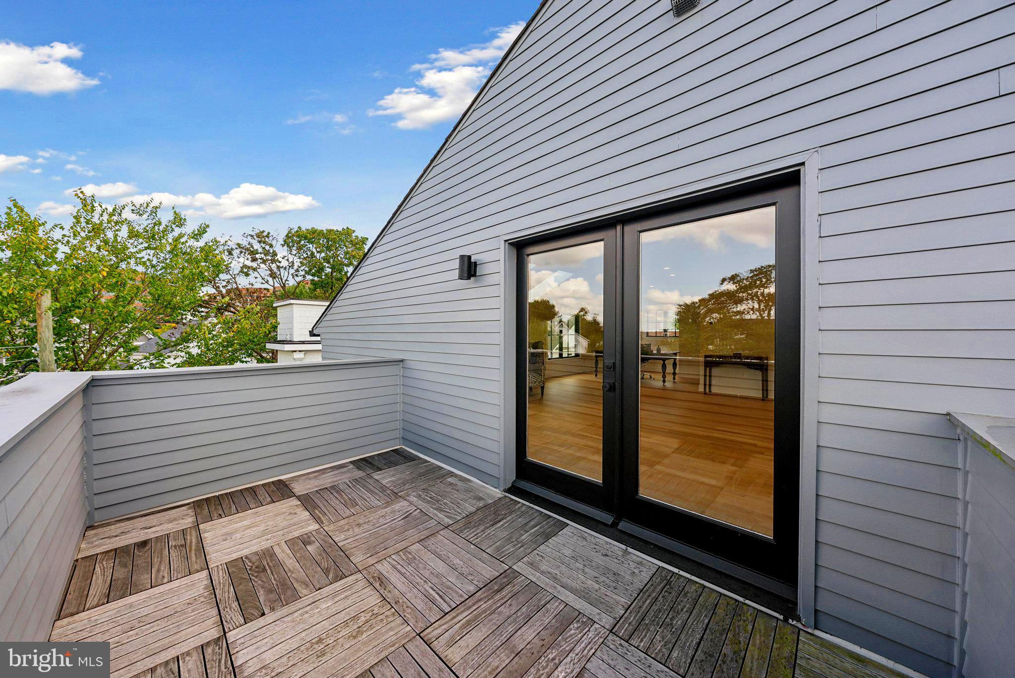 LYON VILLAGE - Residential