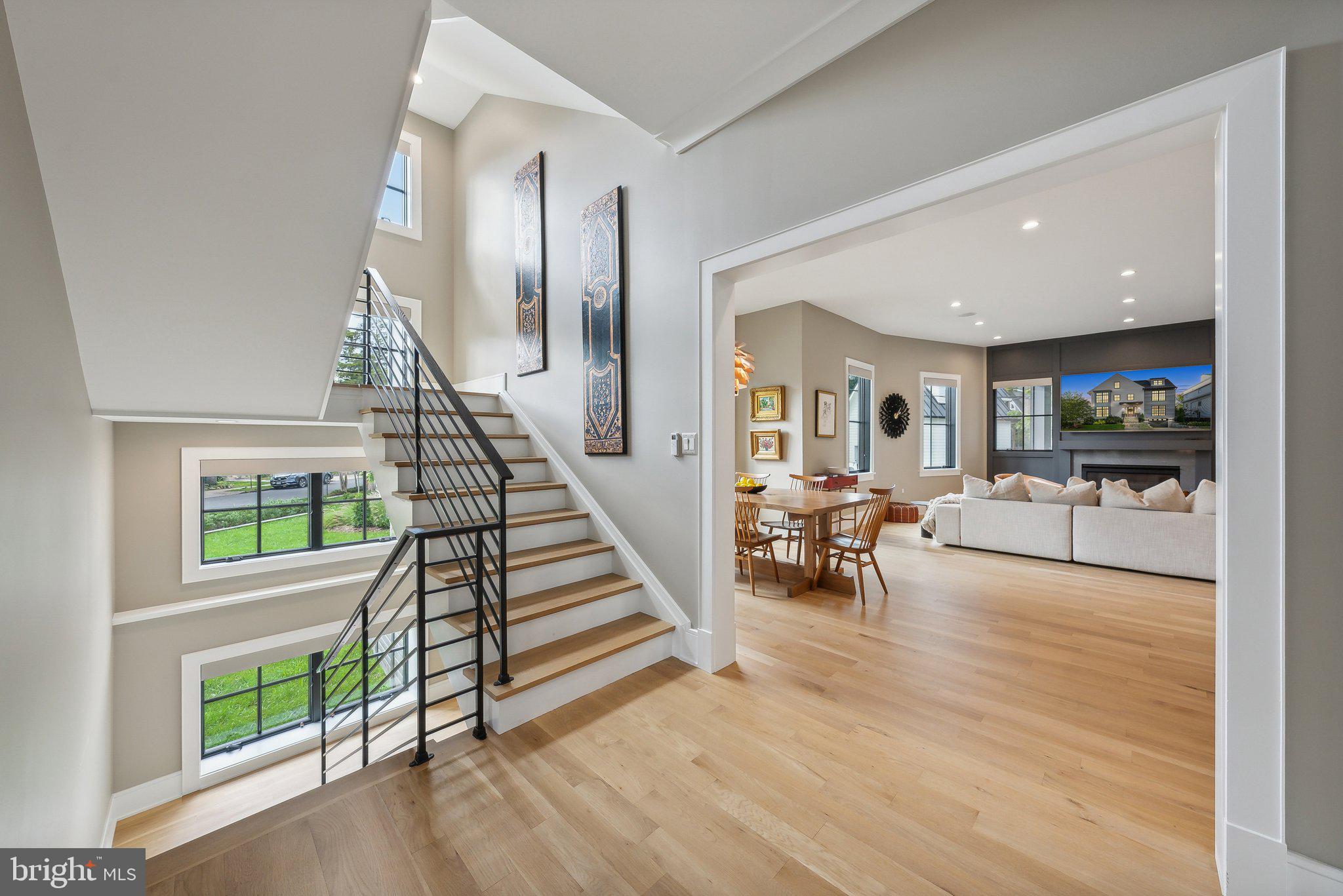 LYON VILLAGE - Residential