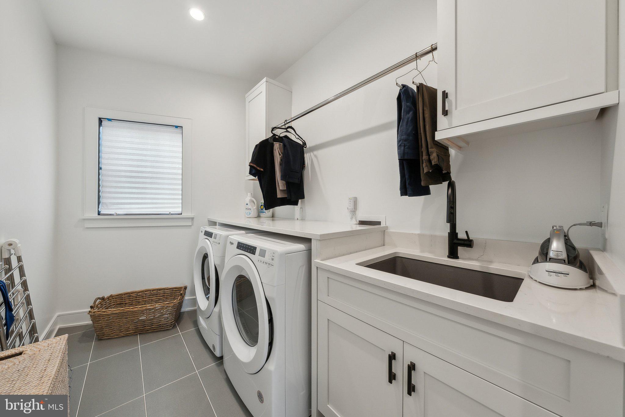 LYON VILLAGE - Residential