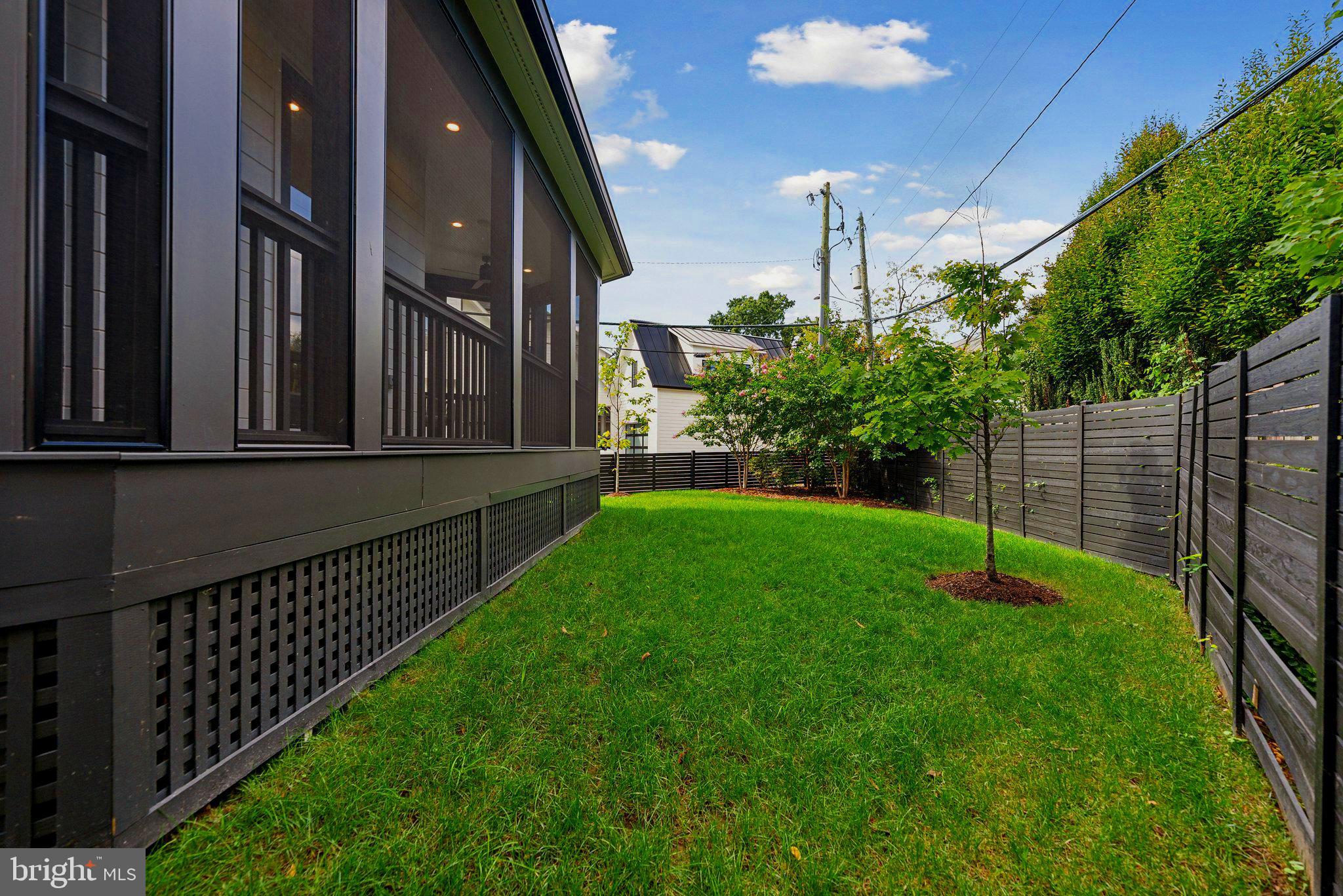 LYON VILLAGE - Residential