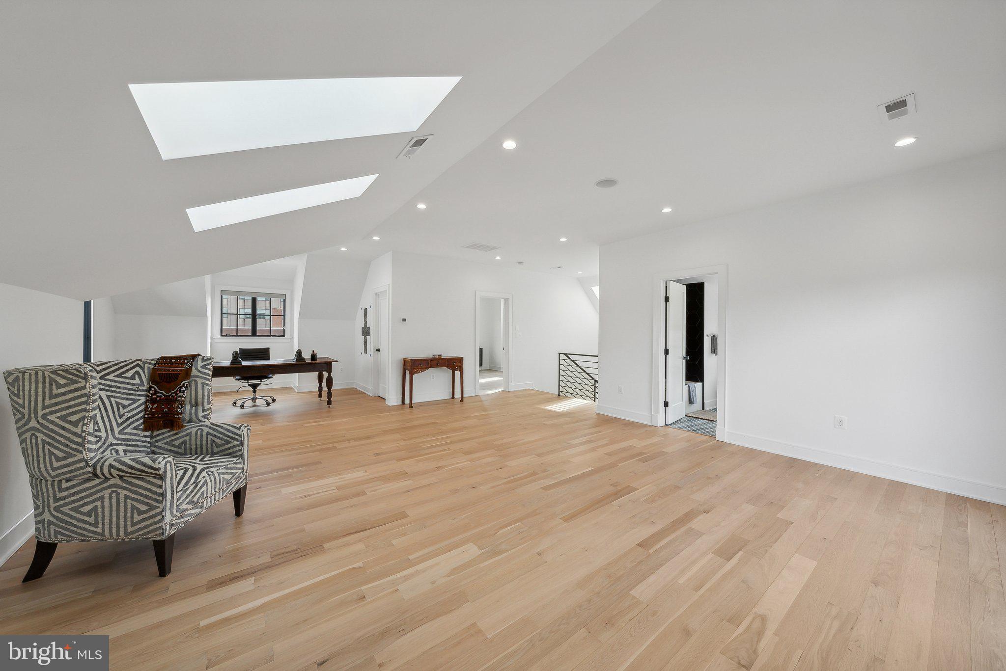 LYON VILLAGE - Residential