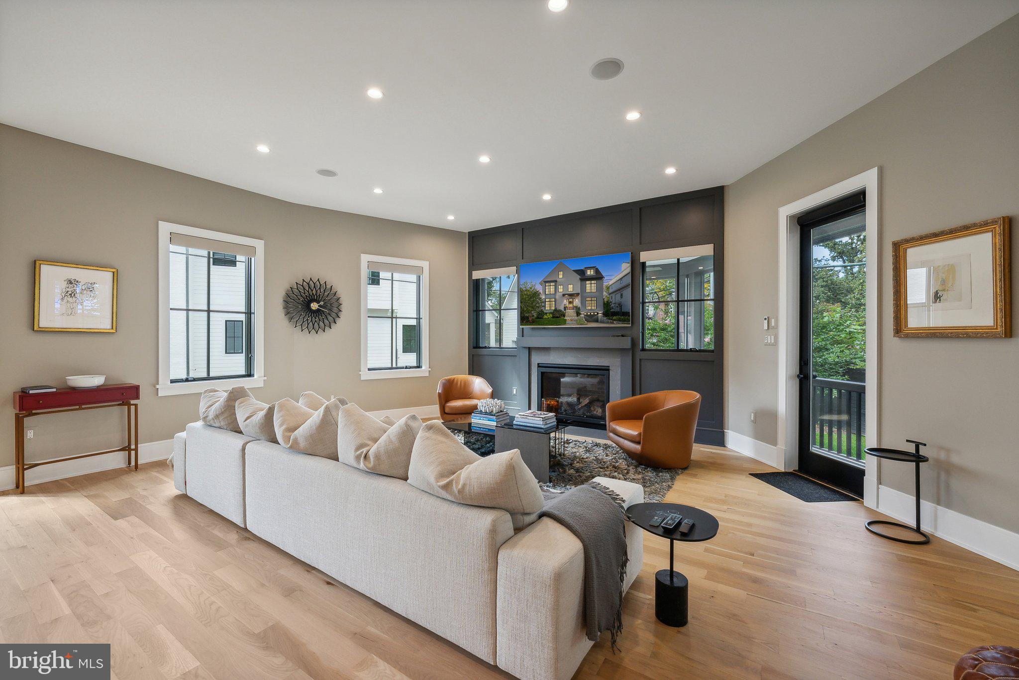 LYON VILLAGE - Residential