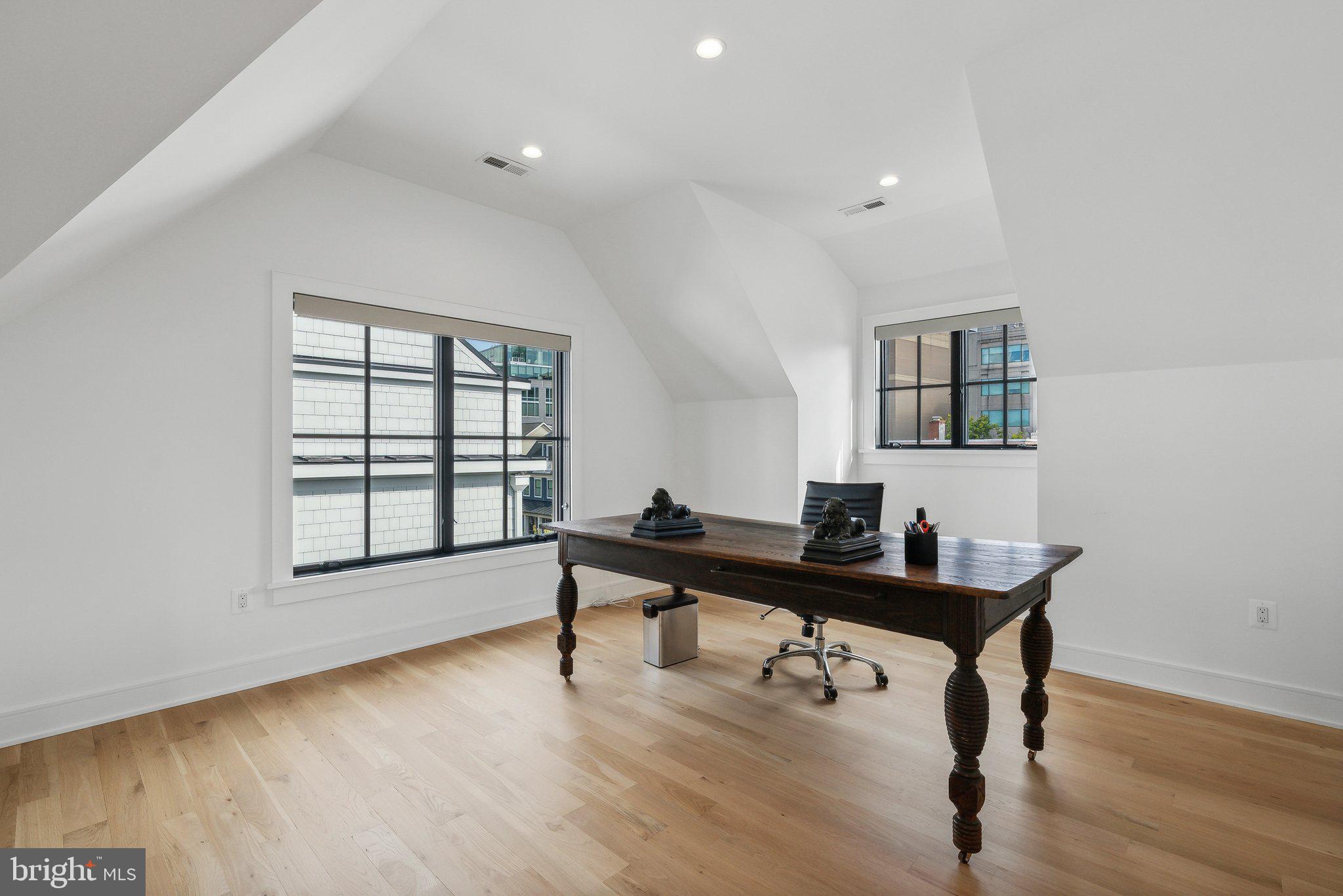 LYON VILLAGE - Residential