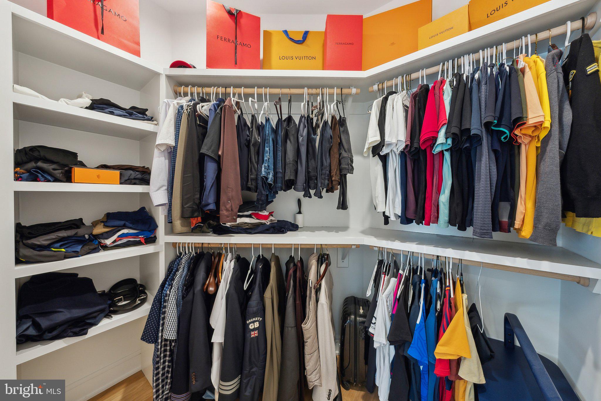 LYON VILLAGE - Residential