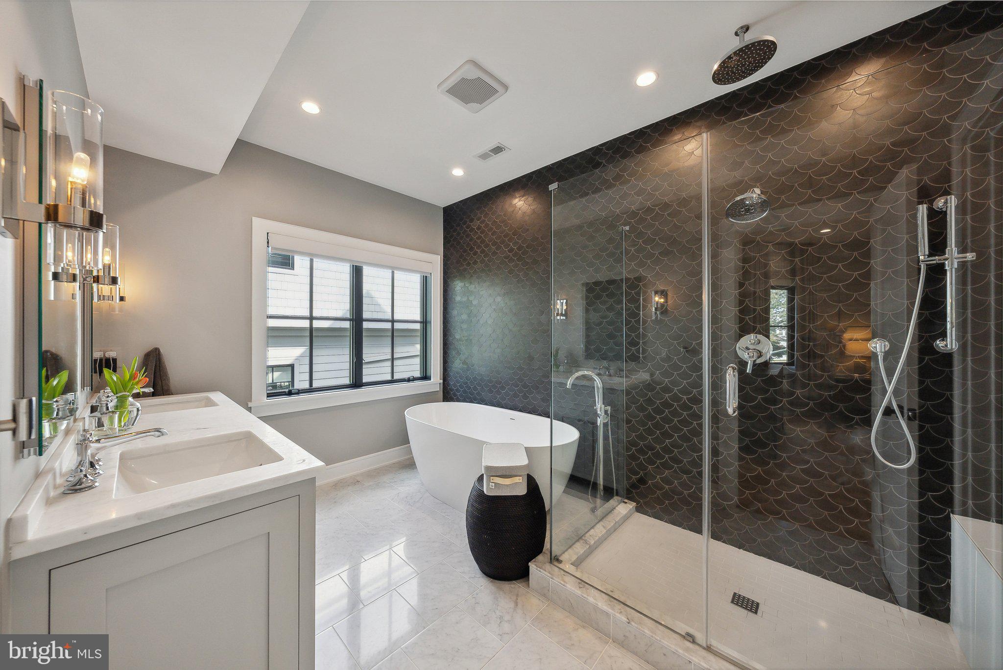 LYON VILLAGE - Residential