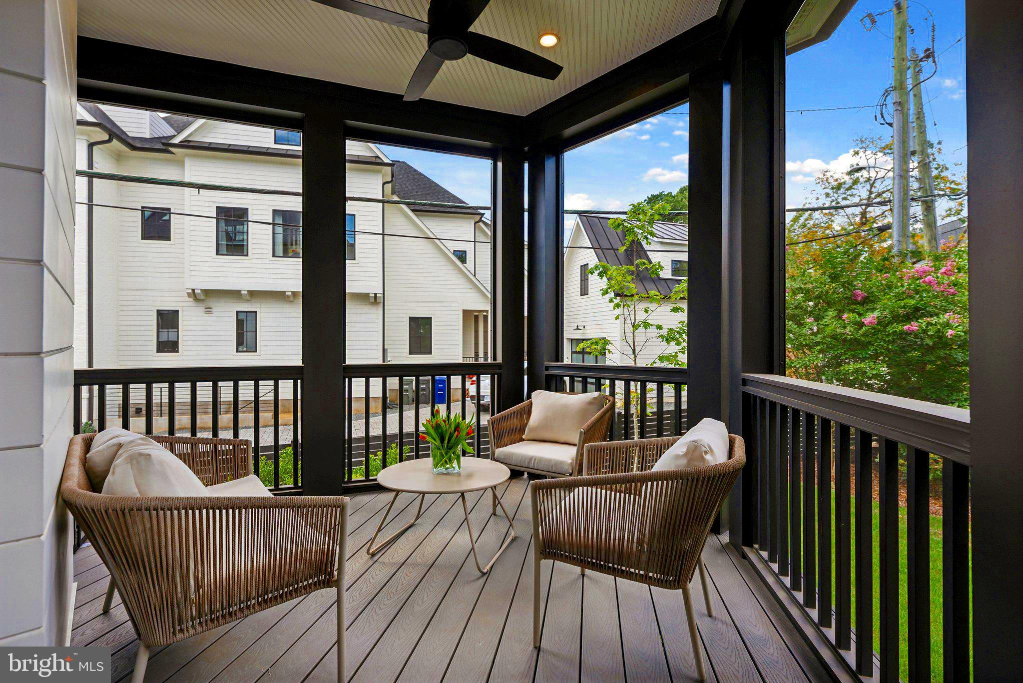 LYON VILLAGE - Residential