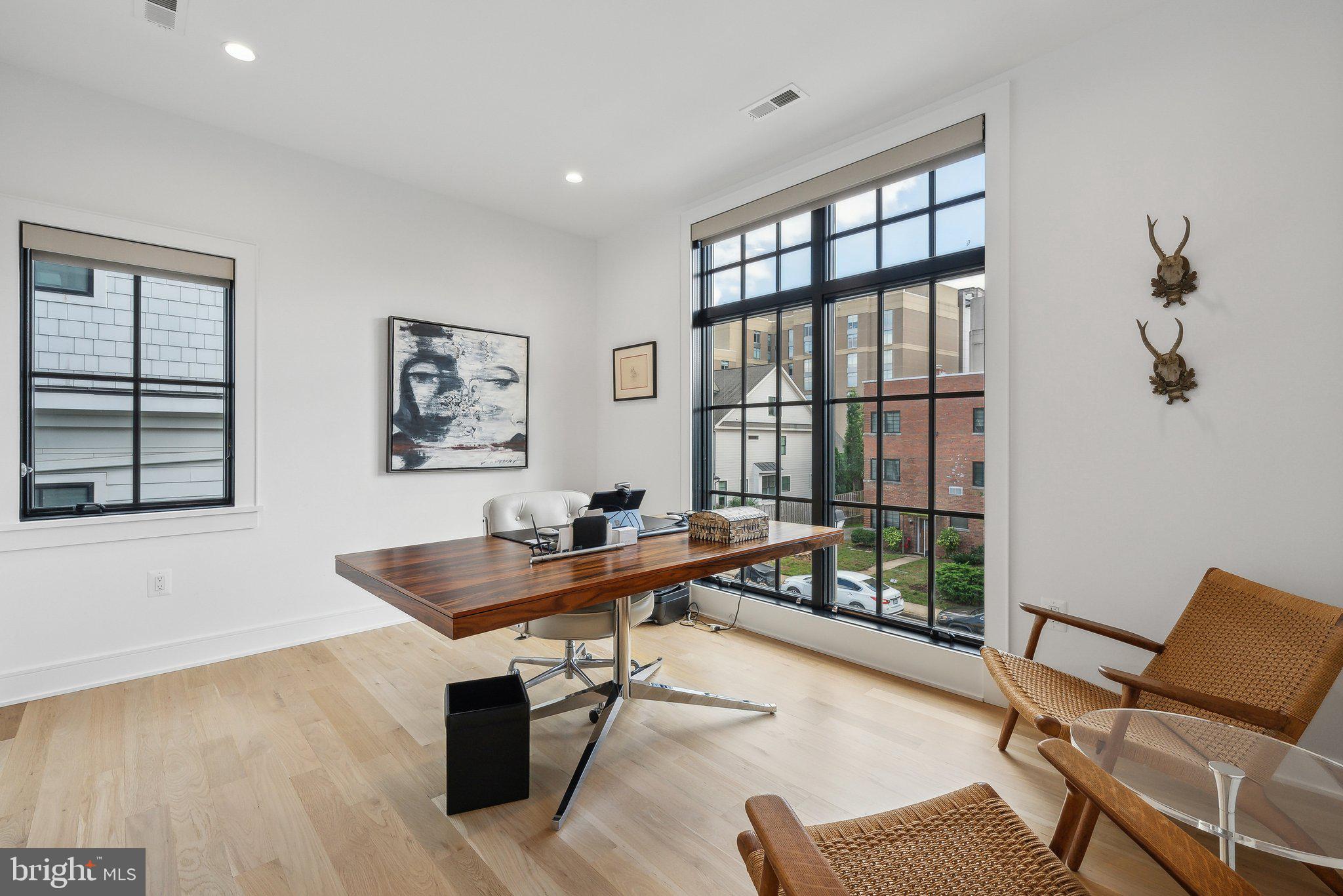 LYON VILLAGE - Residential