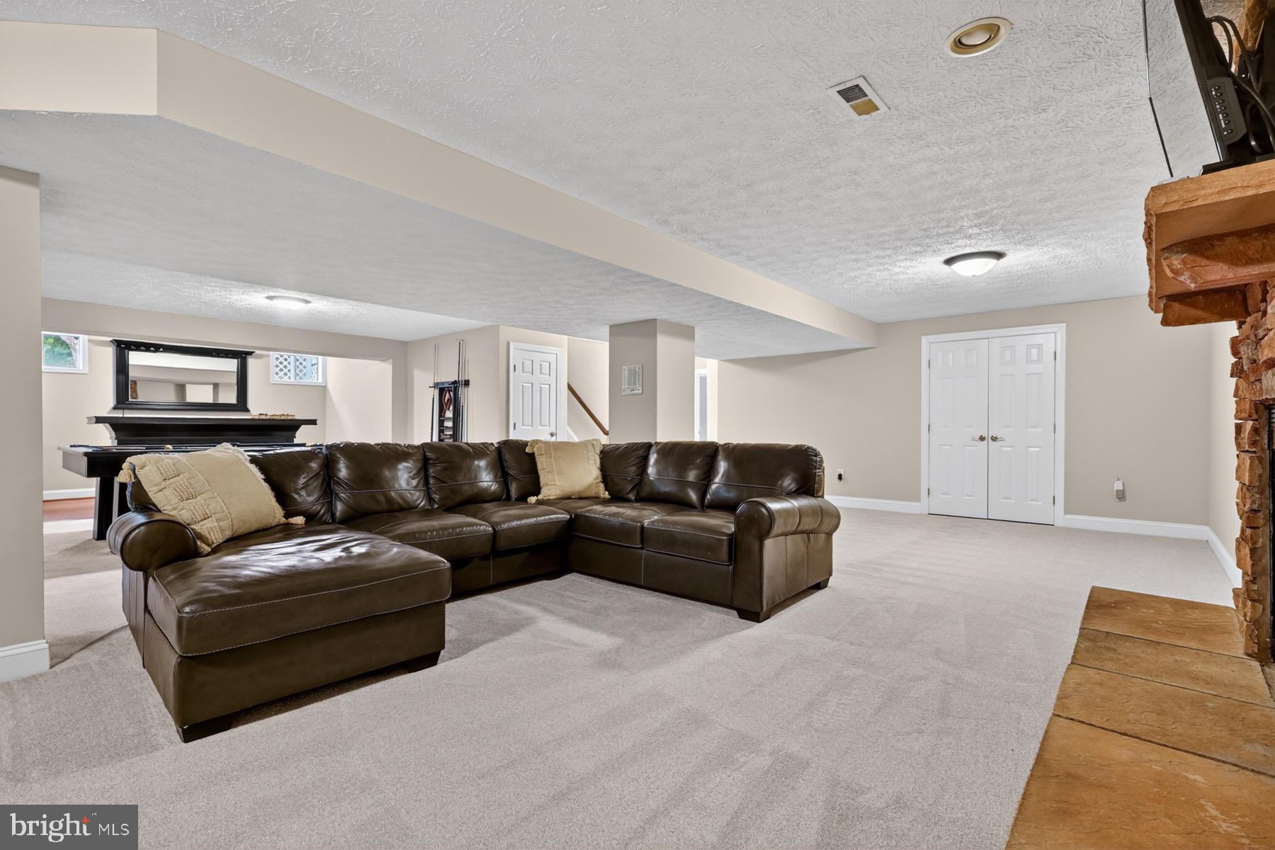 SOUTH RIVER COLONY - Residential