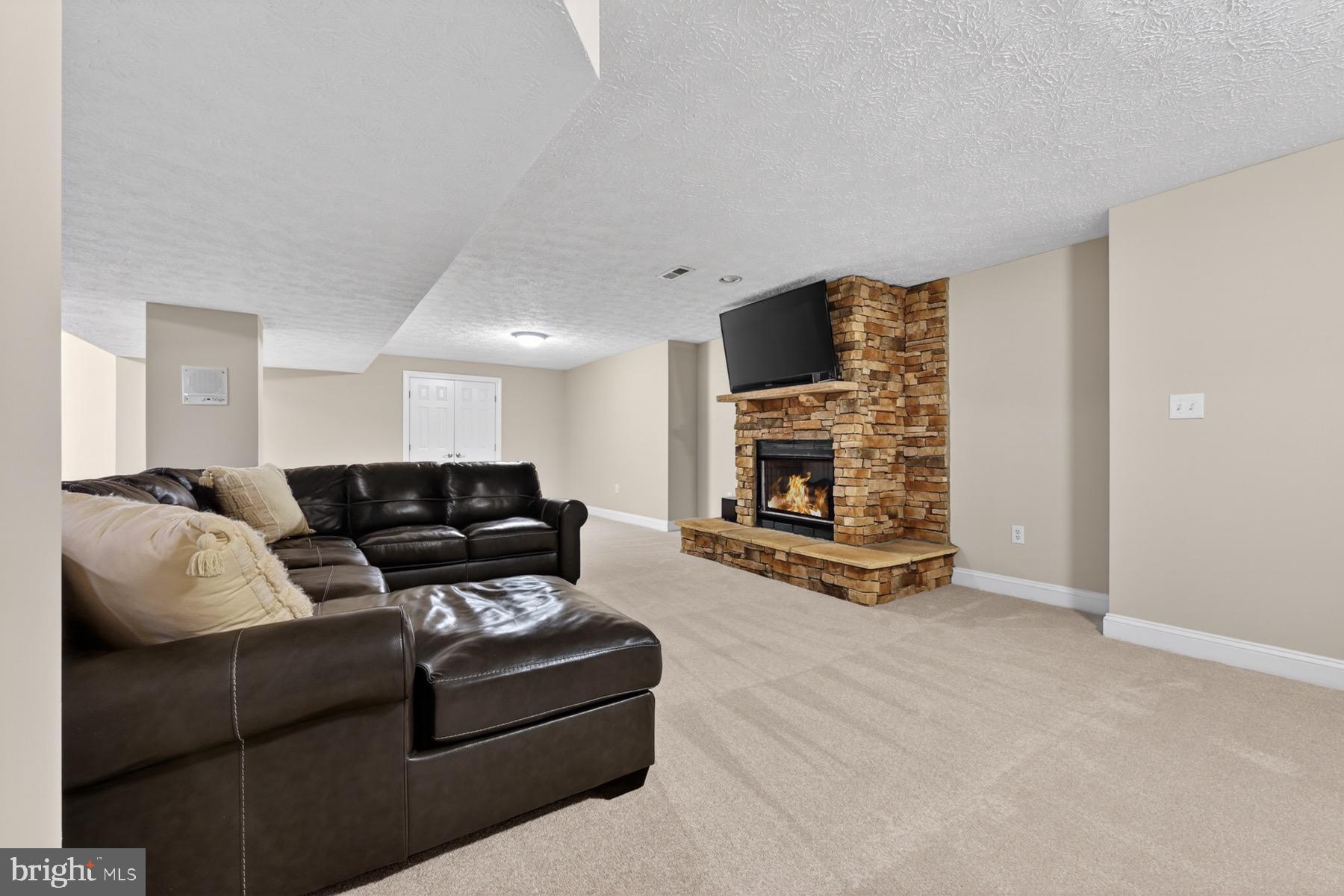 SOUTH RIVER COLONY - Residential