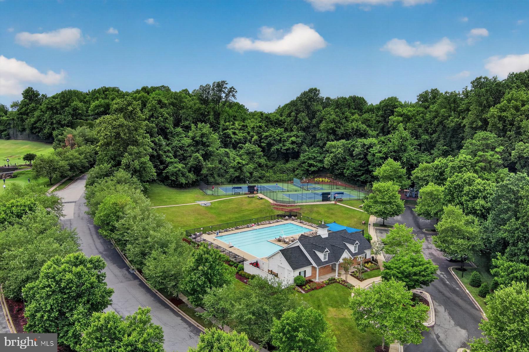 SOUTH RIVER COLONY - Residential