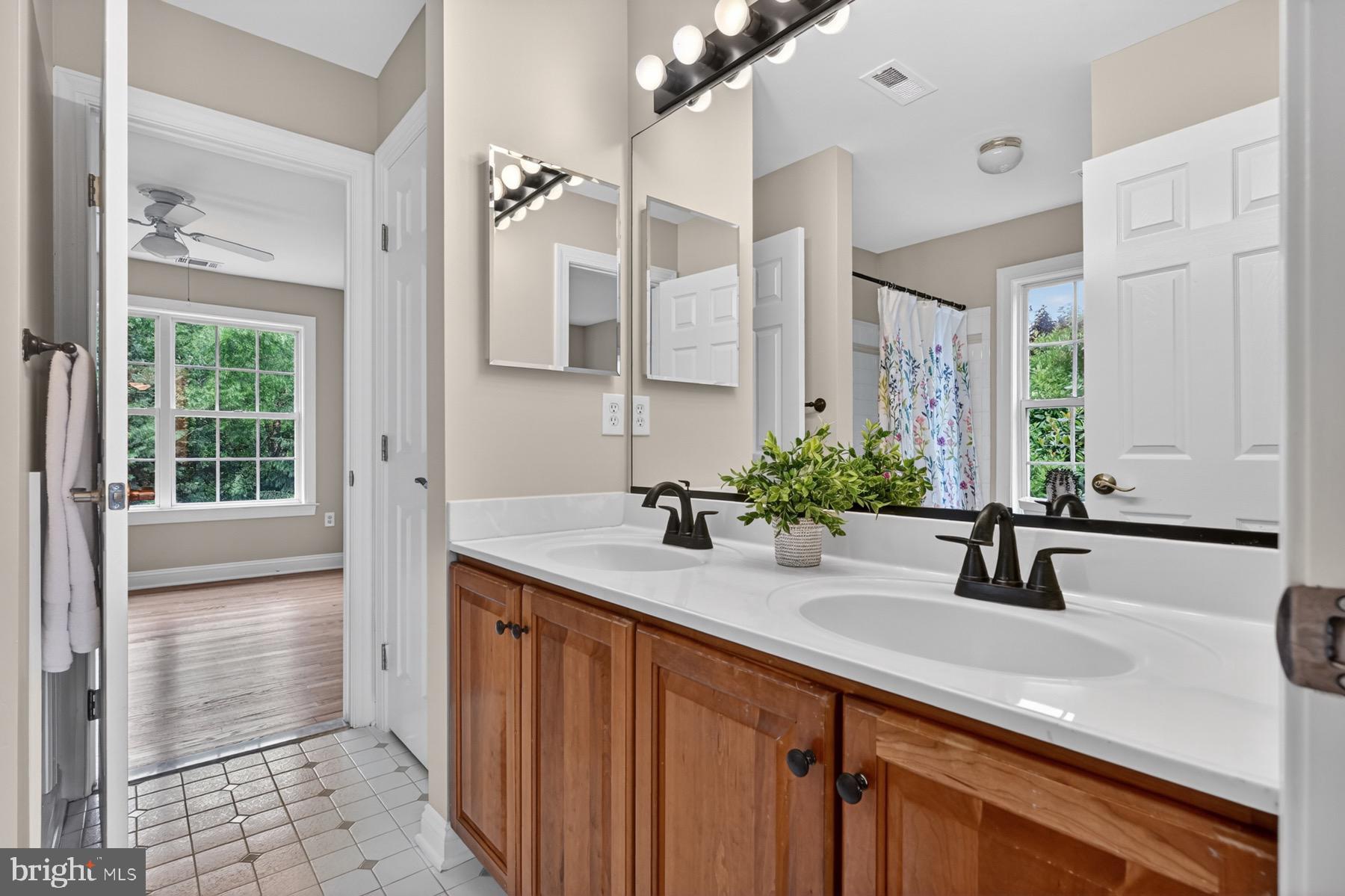 SOUTH RIVER COLONY - Residential