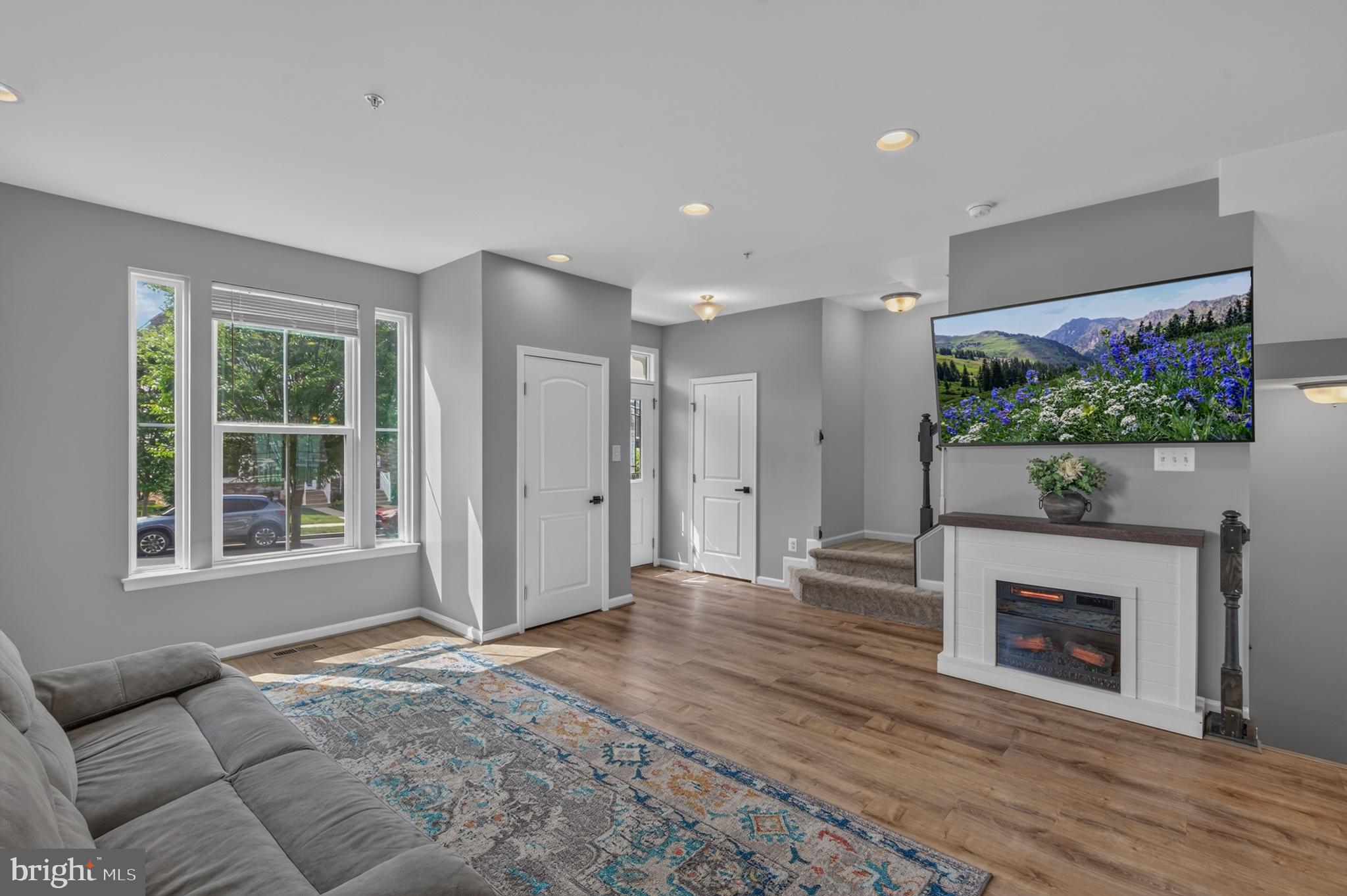 1317 SCHEER STREET