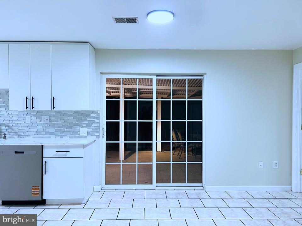 8186 PAPER BIRCH DRIVE