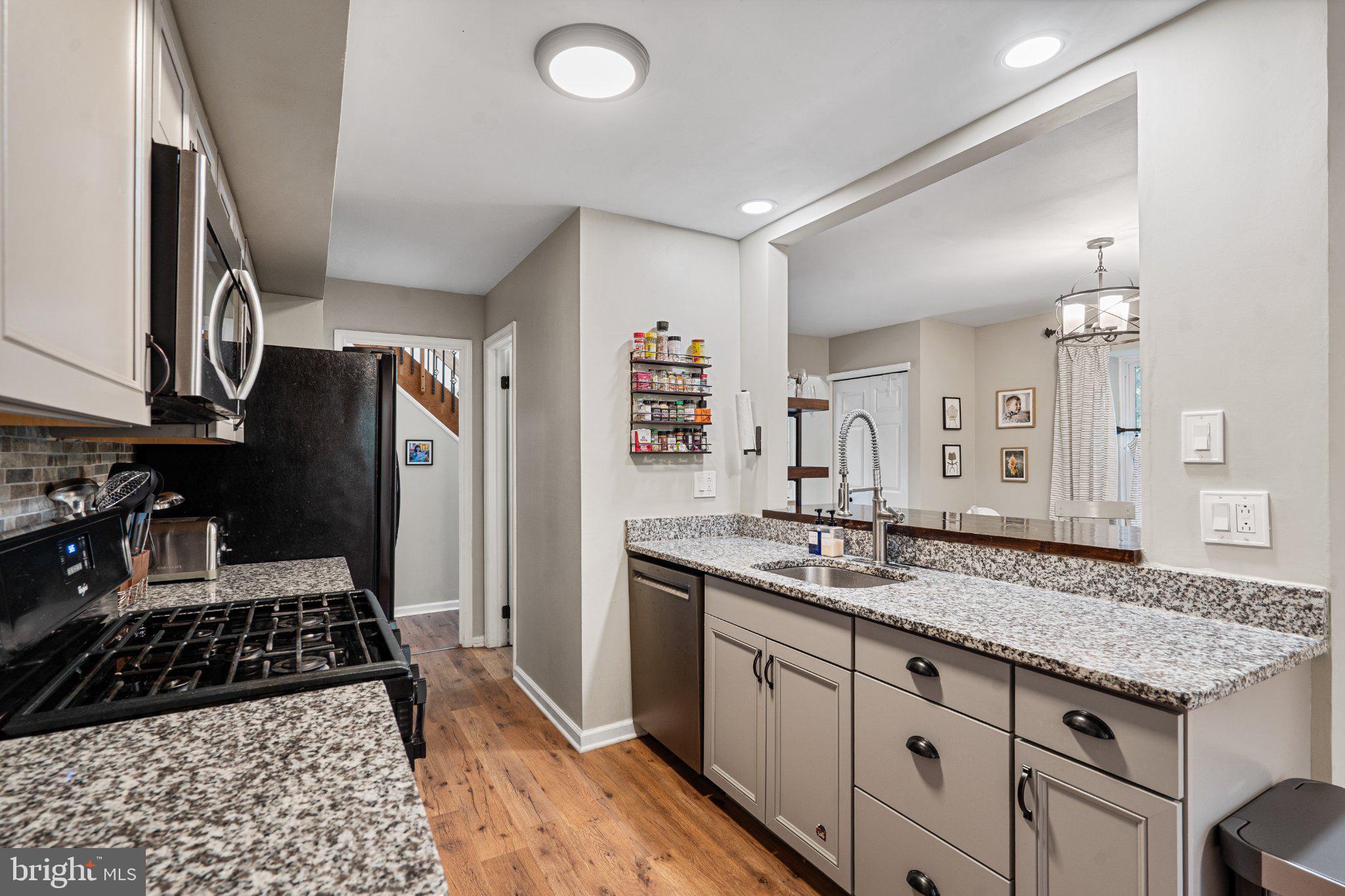 40 ROXBURY COURT A