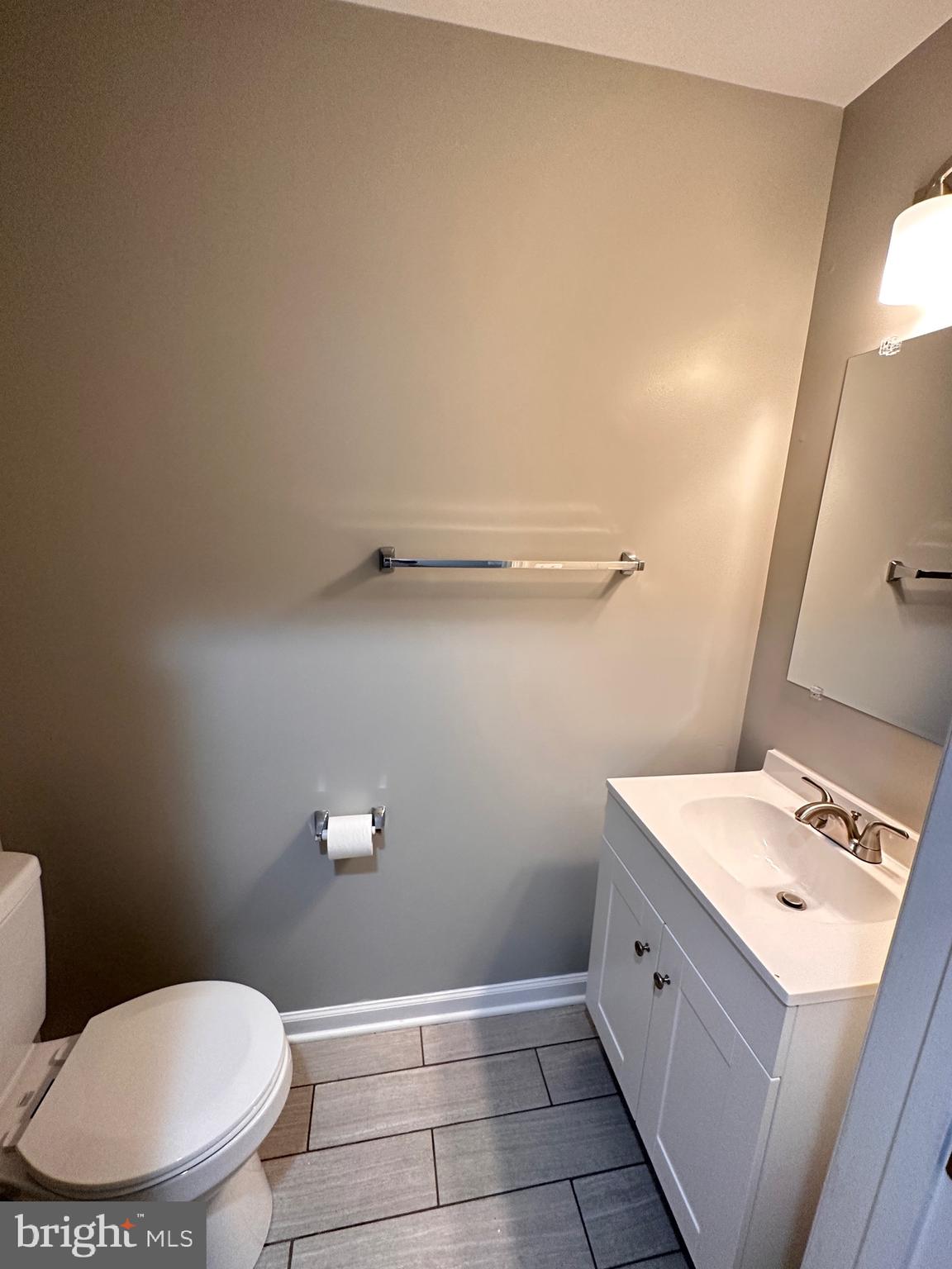 GLEN OAKS CONDOMINIUM - Residential Lease