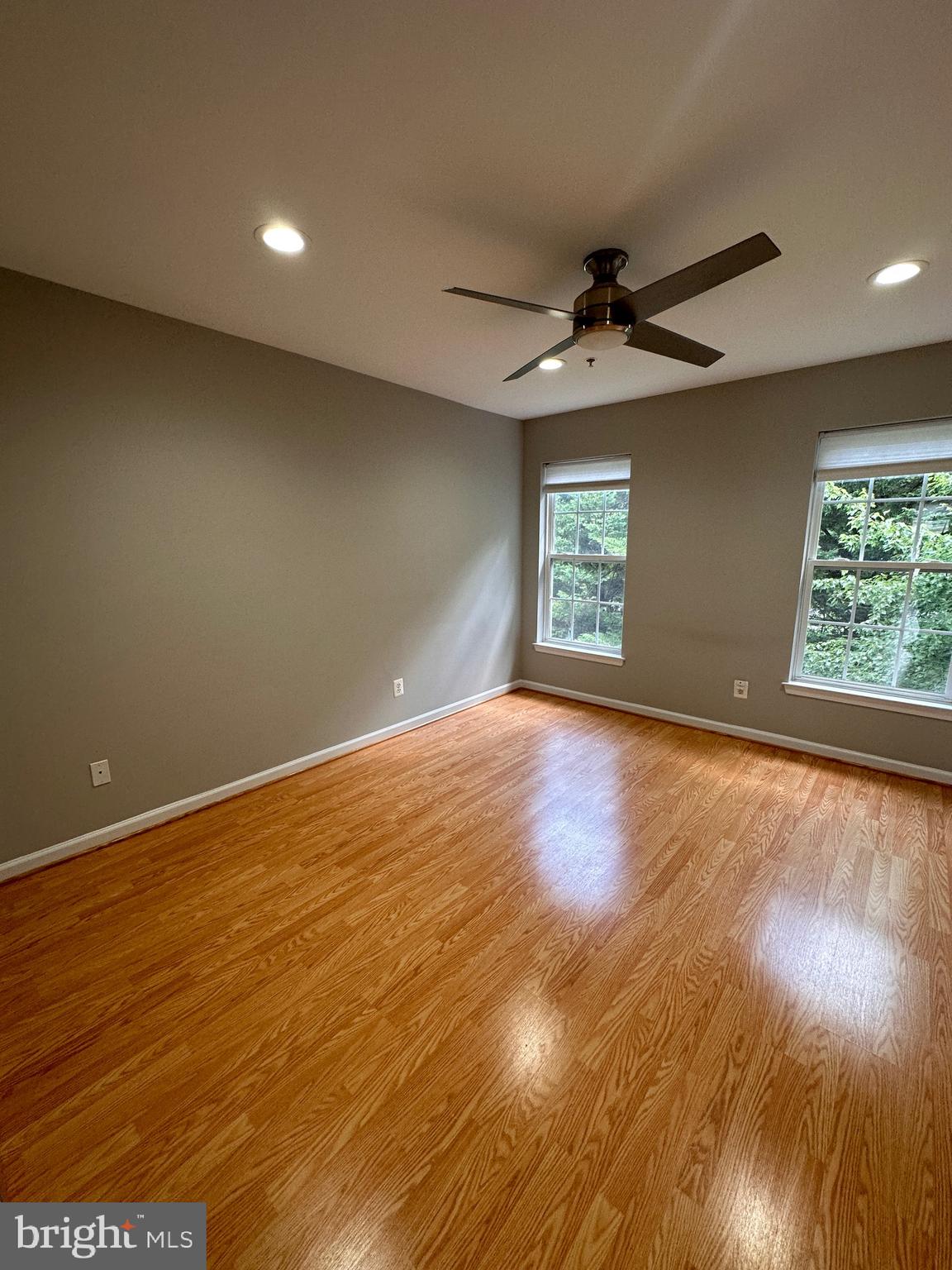 GLEN OAKS CONDOMINIUM - Residential Lease