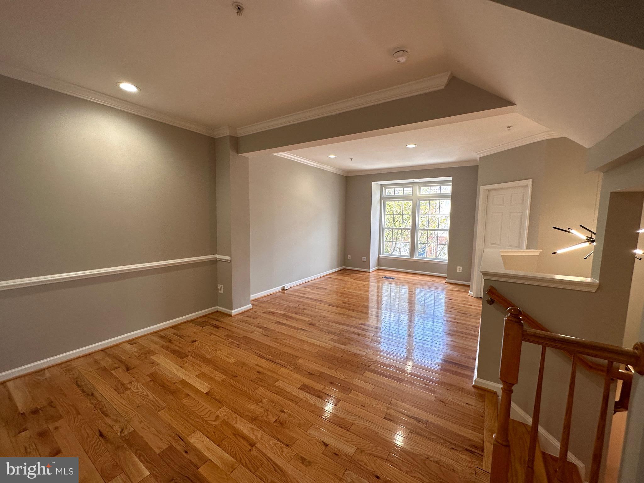 GLEN OAKS CONDOMINIUM - Residential Lease