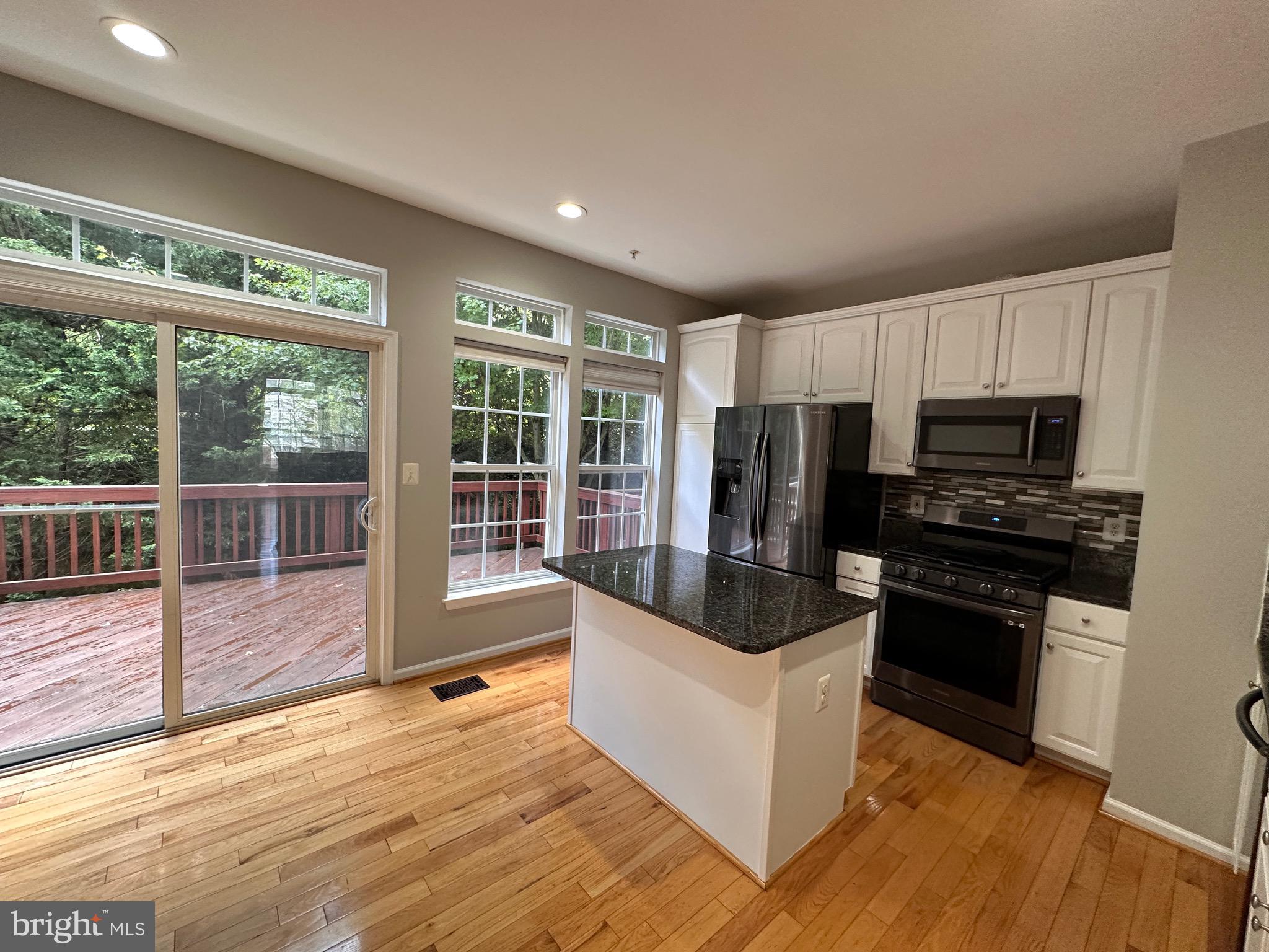 GLEN OAKS CONDOMINIUM - Residential Lease