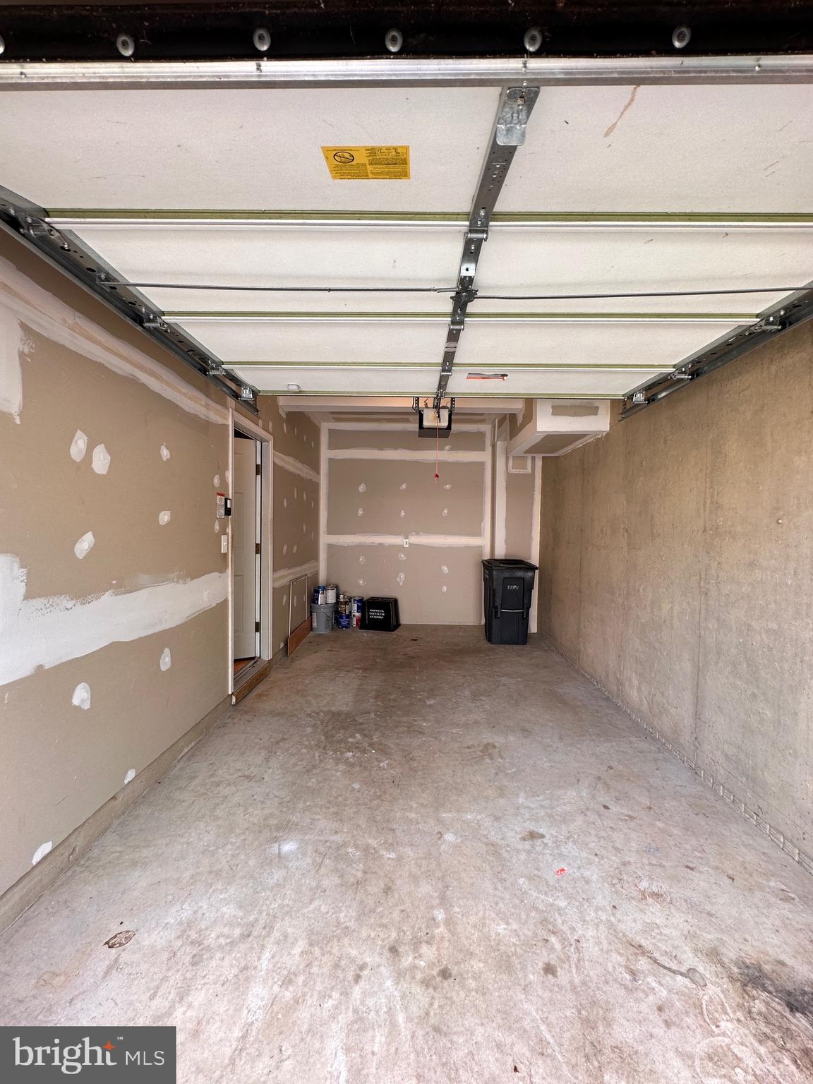 GLEN OAKS CONDOMINIUM - Residential Lease