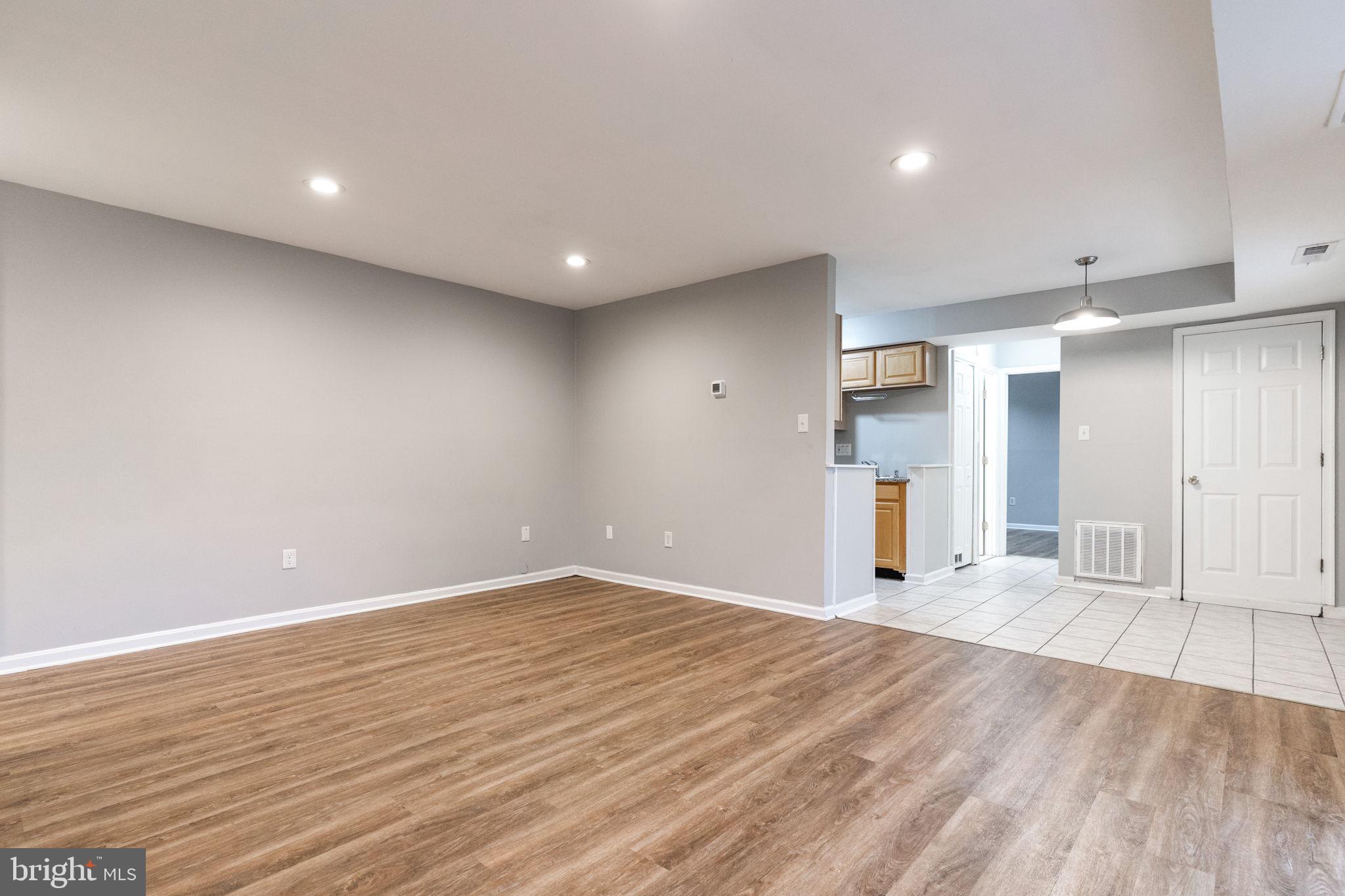 CARROLLAN GARDENS - Residential Lease