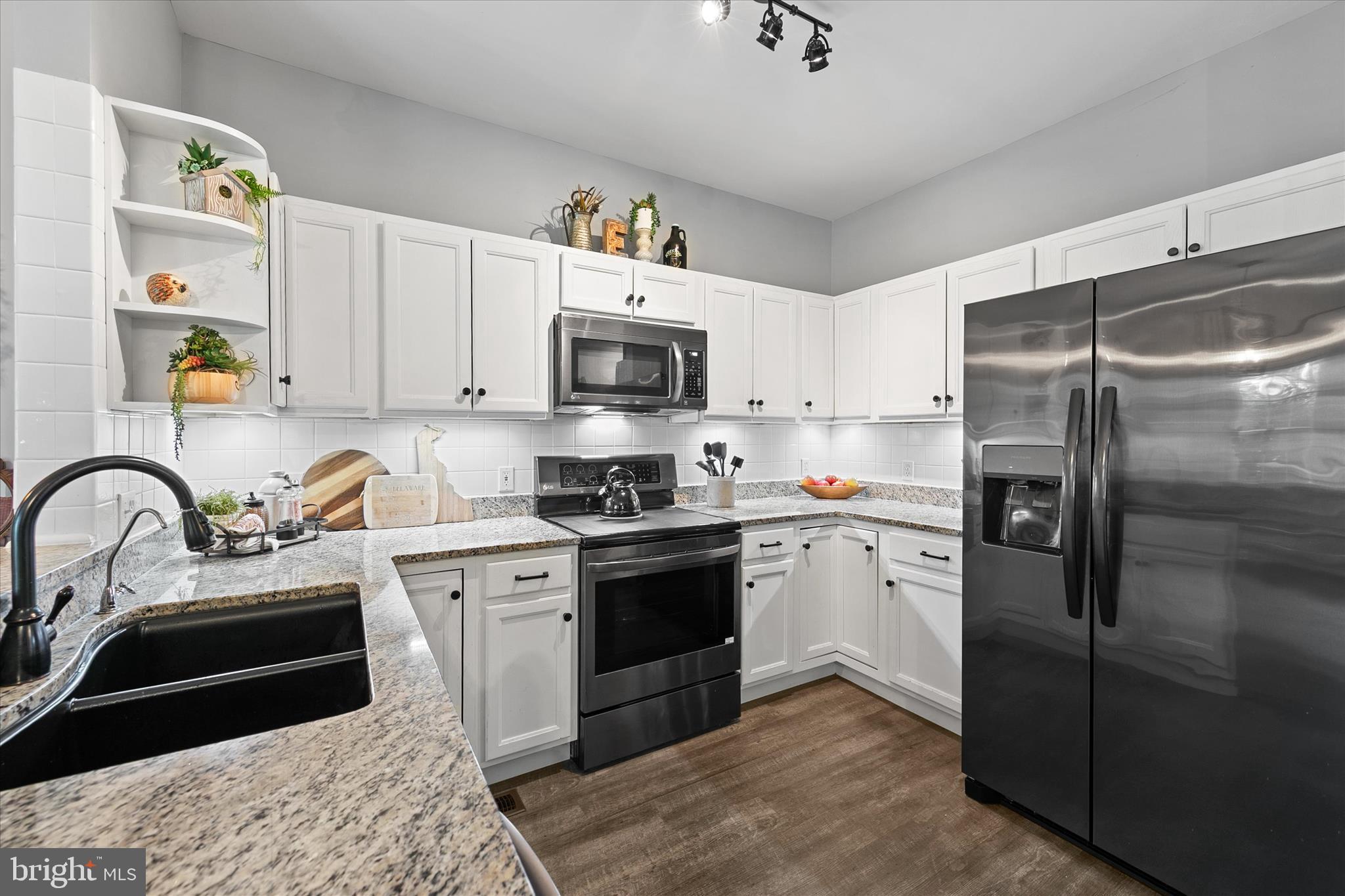 ADMIRALS QUARTERS - Residential