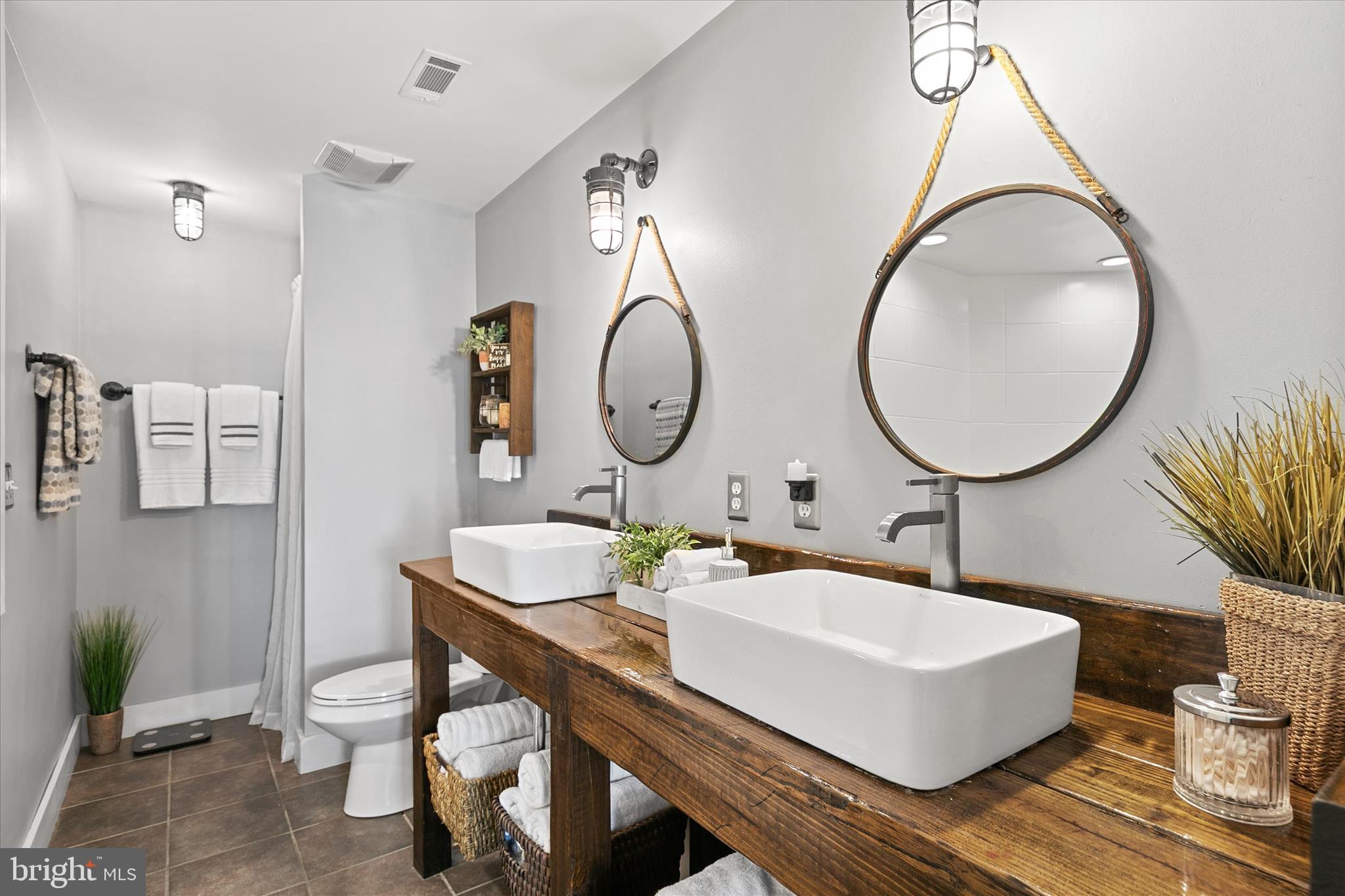 ADMIRALS QUARTERS - Residential