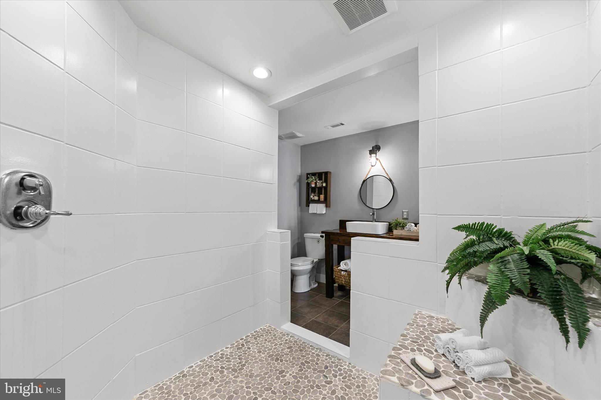 ADMIRALS QUARTERS - Residential