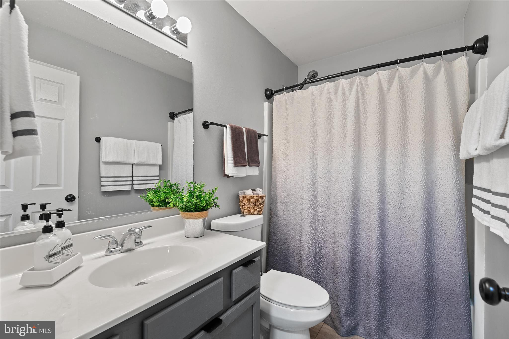 ADMIRALS QUARTERS - Residential