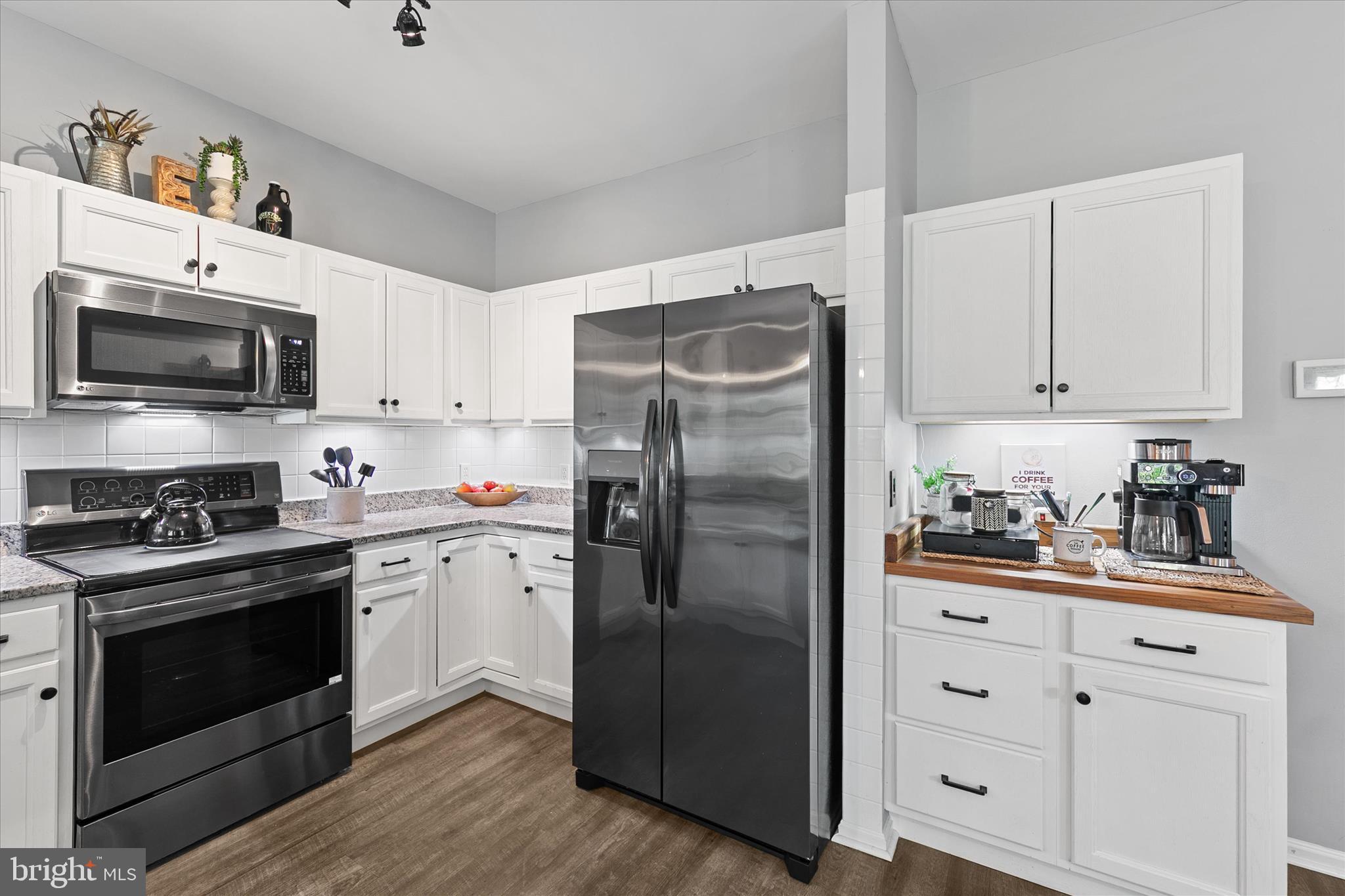 ADMIRALS QUARTERS - Residential
