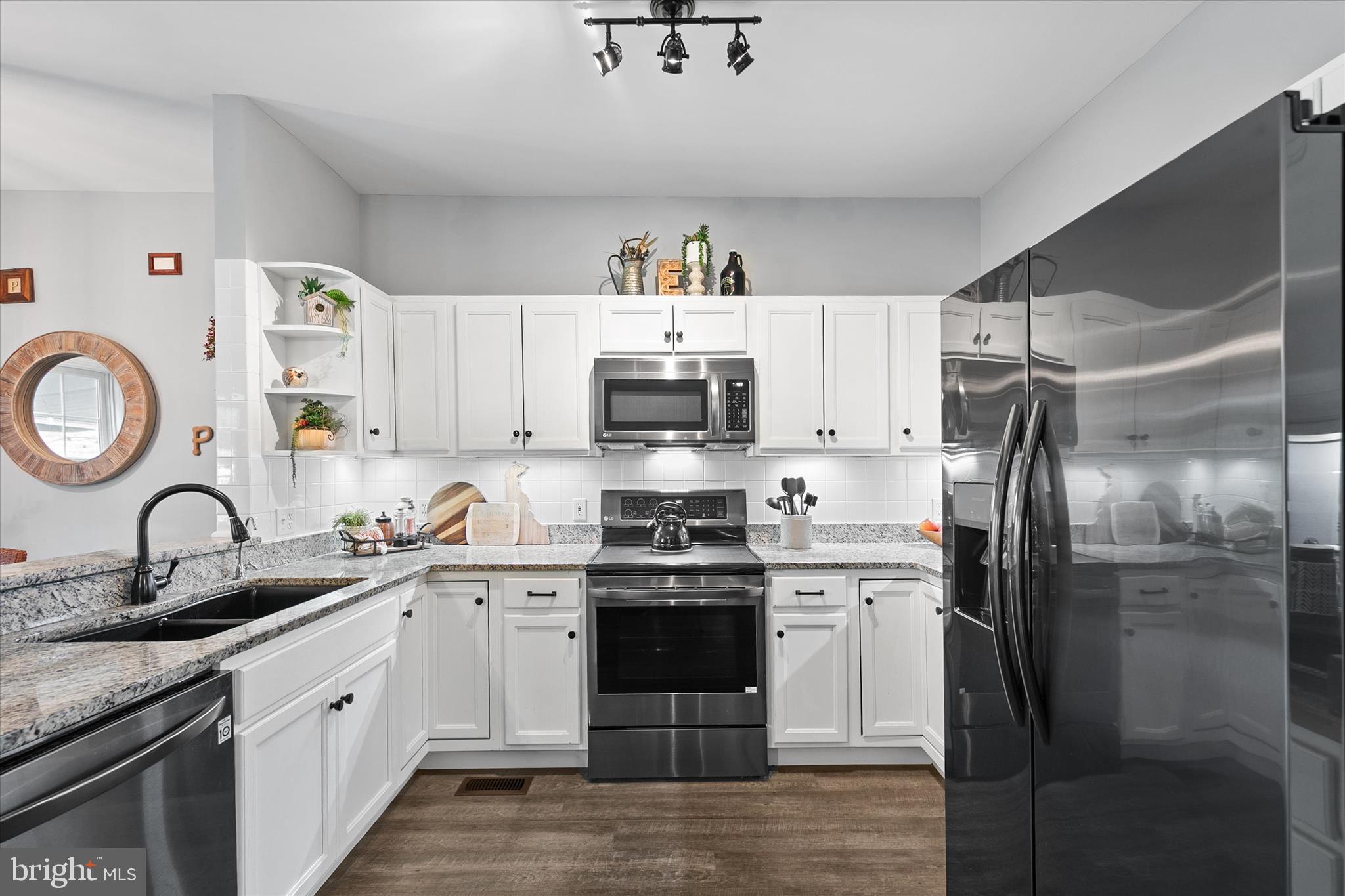 ADMIRALS QUARTERS - Residential