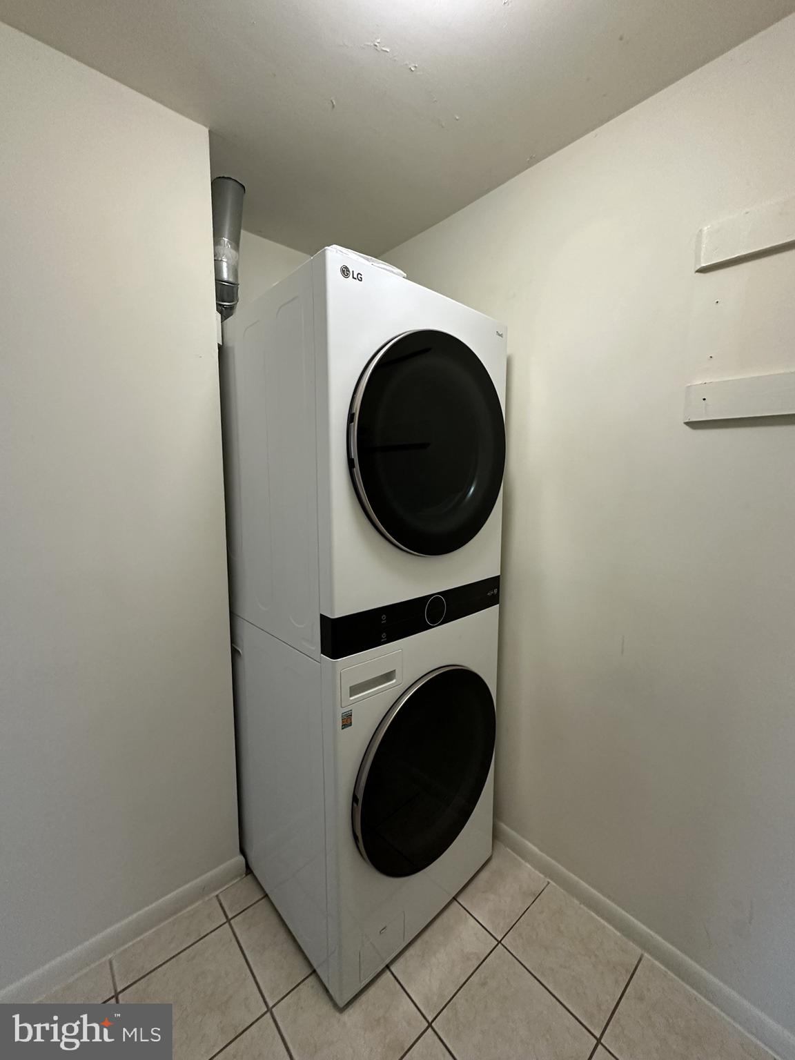 FAIRFIELD COMMONS - Residential Lease