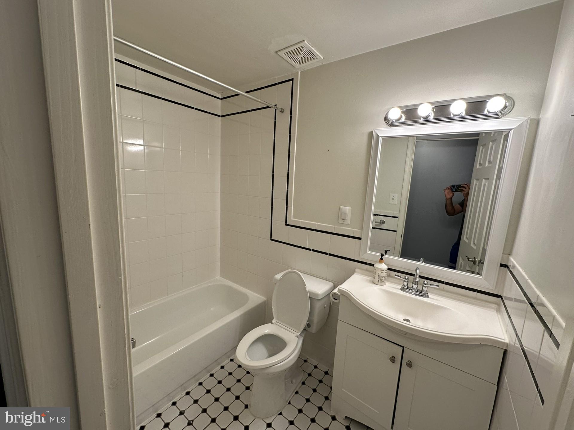 FAIRFIELD COMMONS - Residential Lease