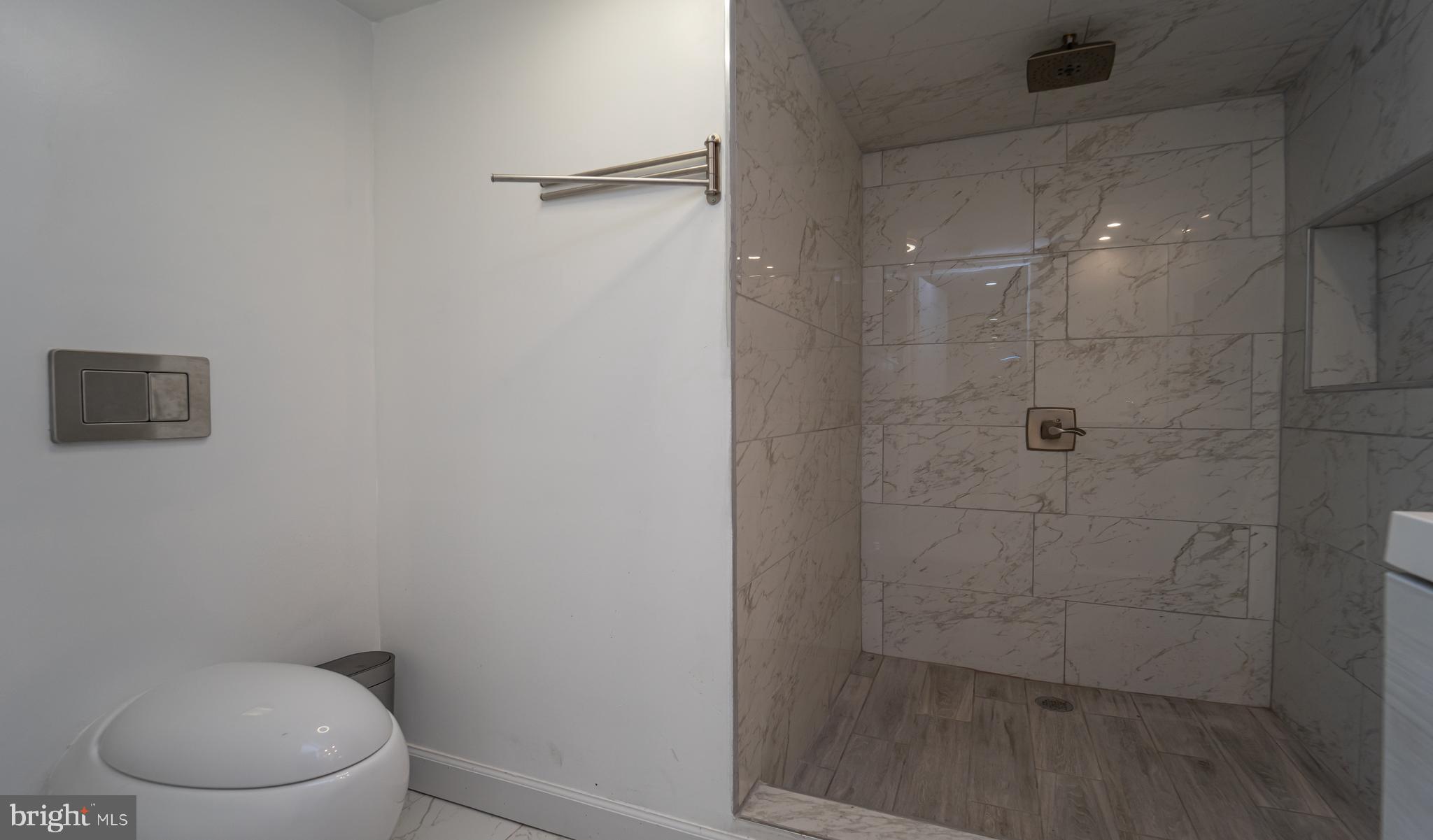 WASHINGTON VILLAGE - Commercial Sale