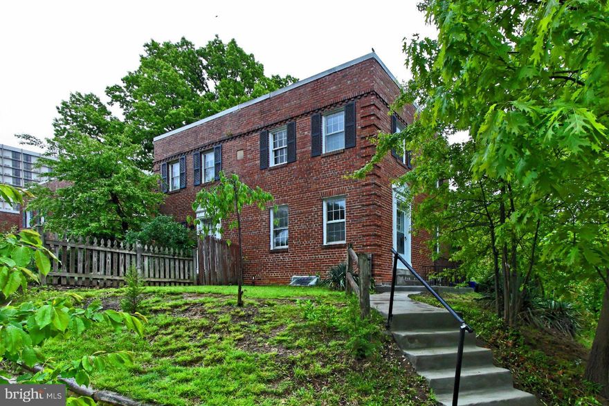 End unit, semi-attached. 10 Blocks to Crystal City Metro. Less than 5min. by car into Washington D.C. via 14th St Bridge. Sunroom on main level can be used as a BR. Hardwood floors on the main and upper levels. Two full bathrooms and a walk-out basement. Fresh paint, interior updates, and ground maintenance recently completed. PETS CASE BY CASE.