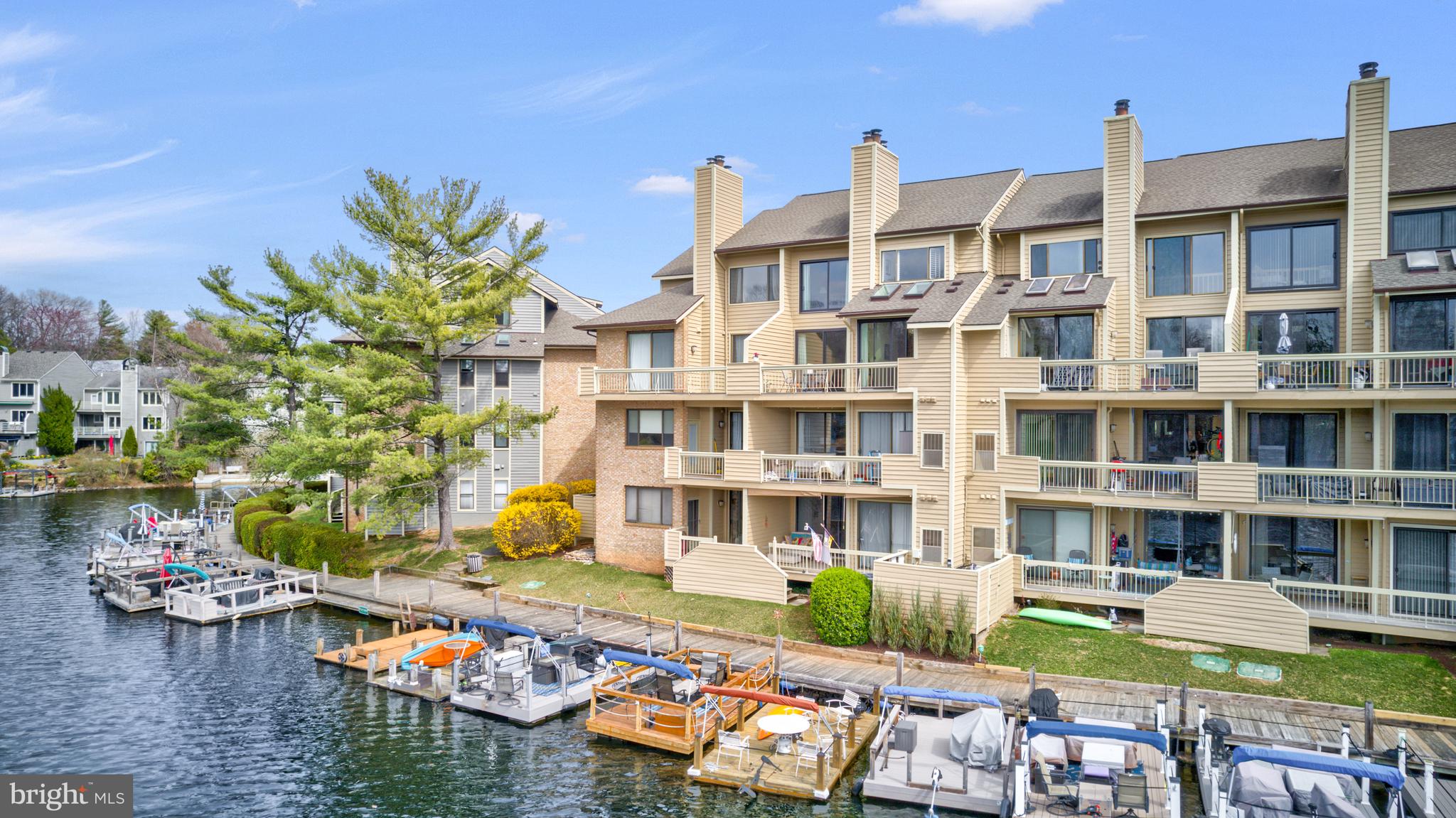 HARBOR POINT - Residential