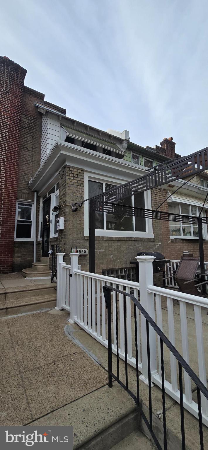 LAWNCREST - Residential Lease