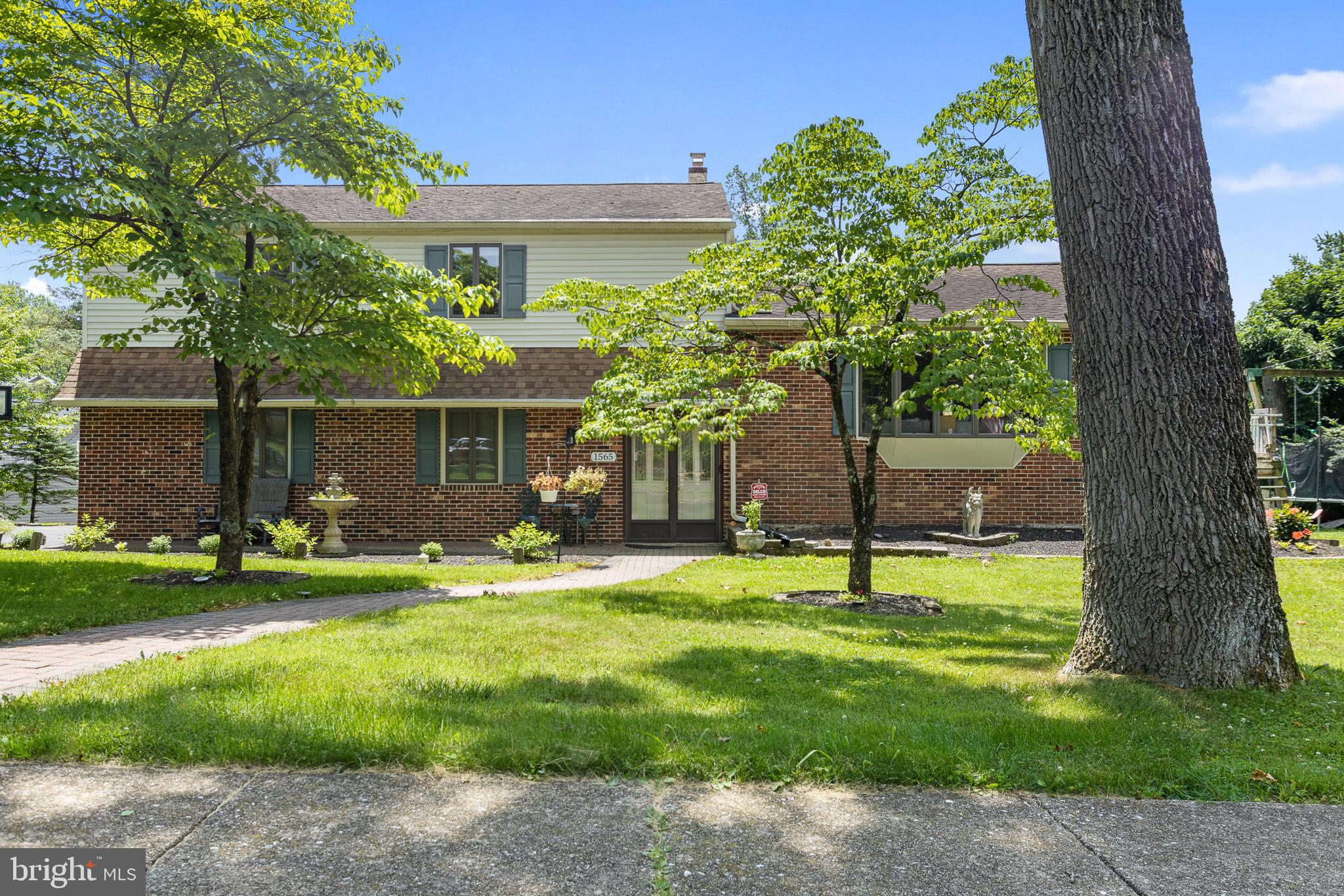 Located in a sought-after area of Aston, PA, this beautifully maintained 3-bedroom, 2.5-bath home offers comfortable living in a quiet hillside setting. The property features a spacious layout with a bright living room, updated kitchen, and a dining area that opens to a private backyard.
Upstairs includes a large primary suite with en-suite bath, two additional bedrooms, and a full hallway bath. A convenient half bath is located on the main floor, along with laundry and garage access. The exterior is in excellent condition with well-kept landscaping and great curb appeal. The house has a generator as well.
Situated in a popular neighborhood close to parks, schools, and local amenities, this home is move-in ready and ideal for buyers looking for space, location, and value.