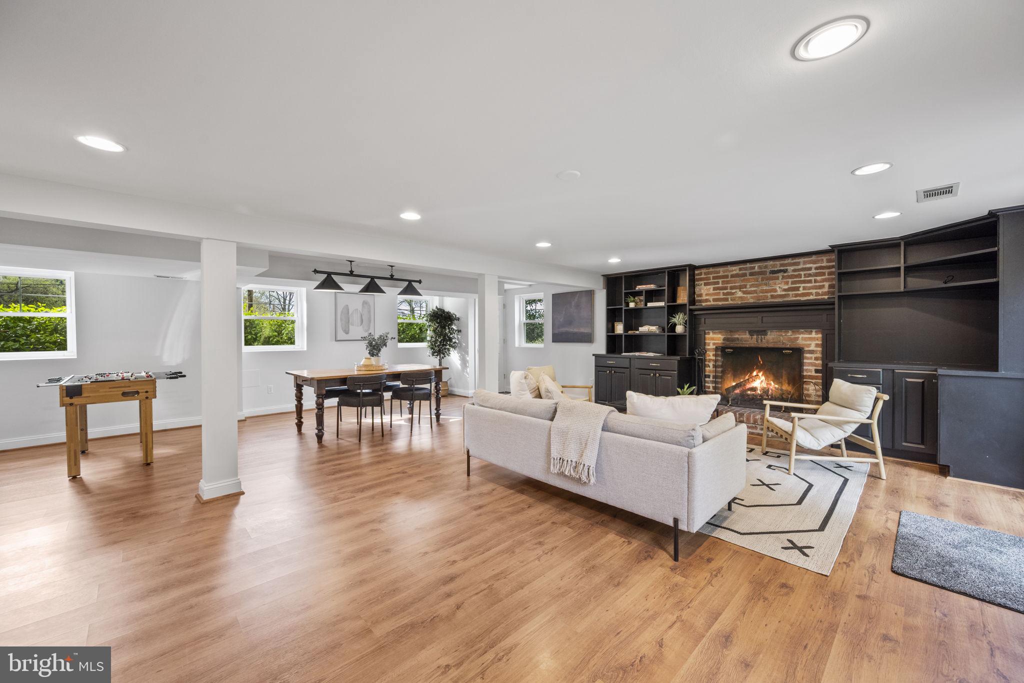 OAKWOOD KNOLLS - Residential