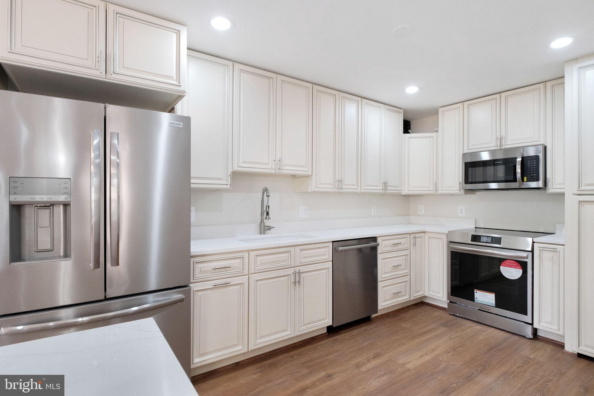 203 YOAKUM PARKWAY 825