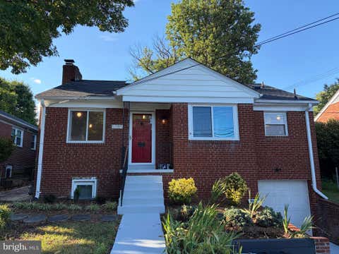 Photo of 5985 Wilson Boulevard, ARLINGTON, VA 22205 (MLS # VAAR2077388)