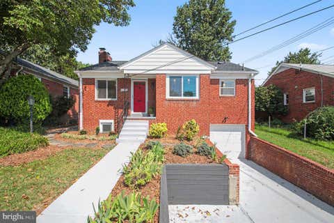 Photo of 5985 Wilson Boulevard, ARLINGTON, VA 22205 (MLS # VAAR2077388)