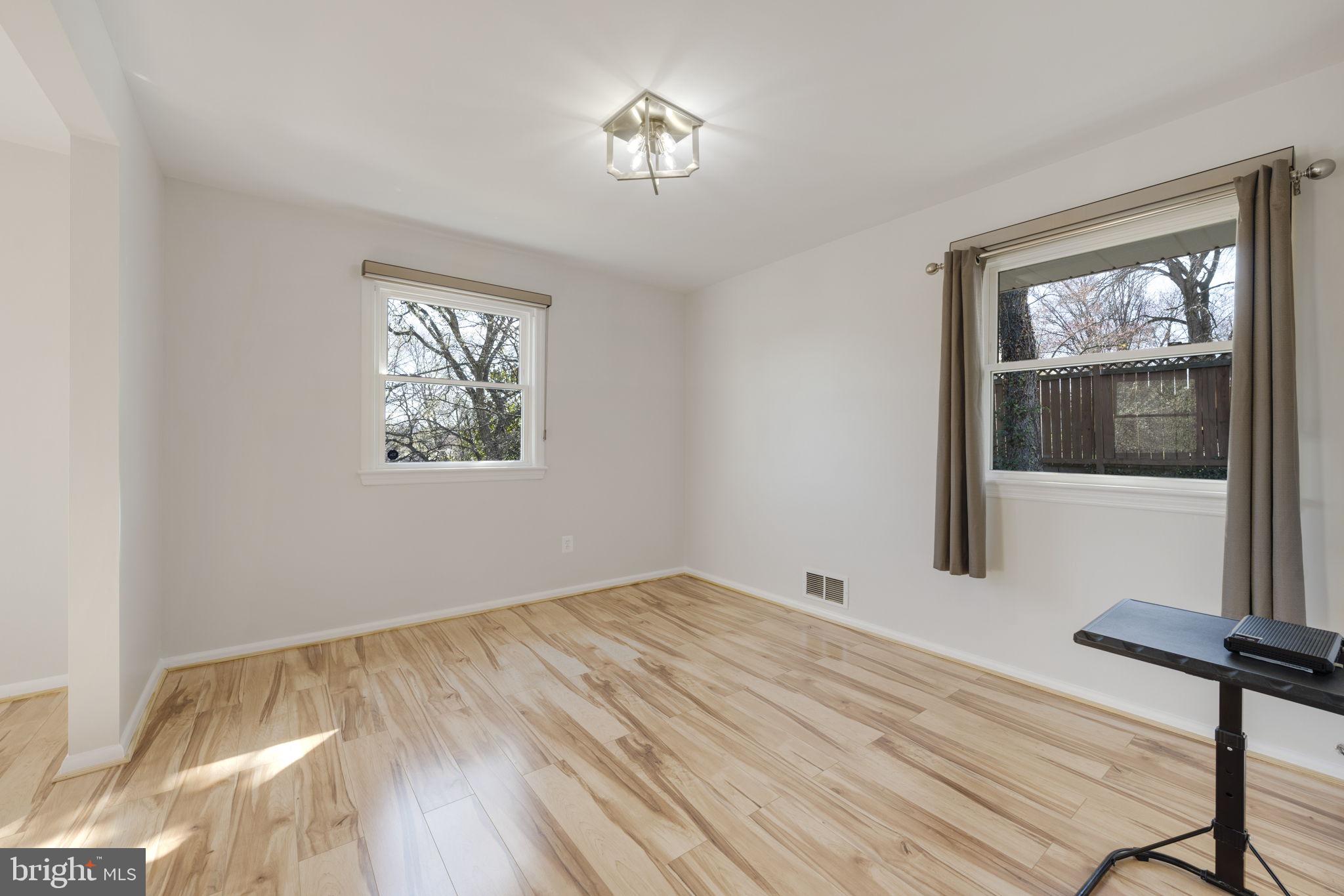 NEW CARROLLTON - Residential