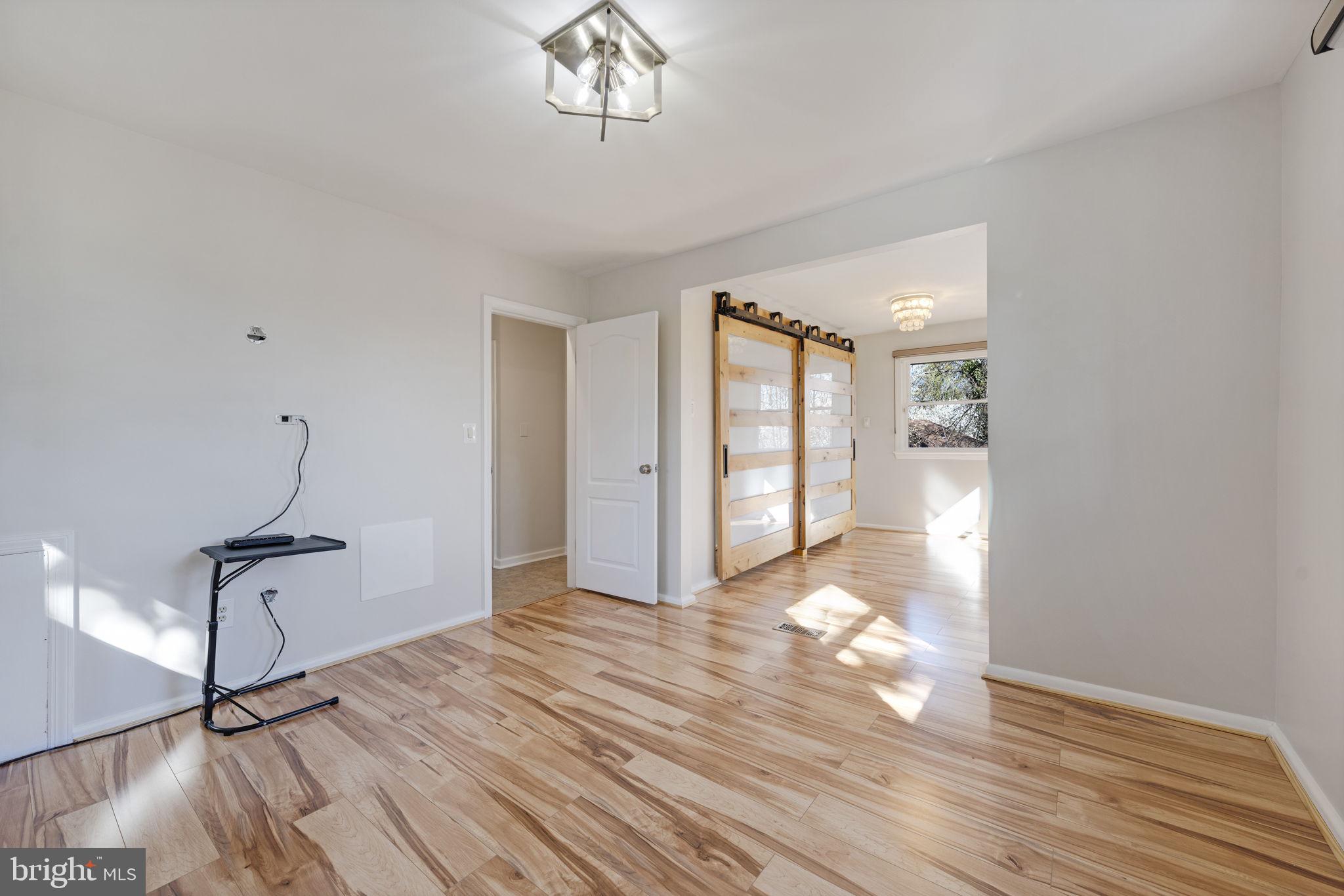 NEW CARROLLTON - Residential