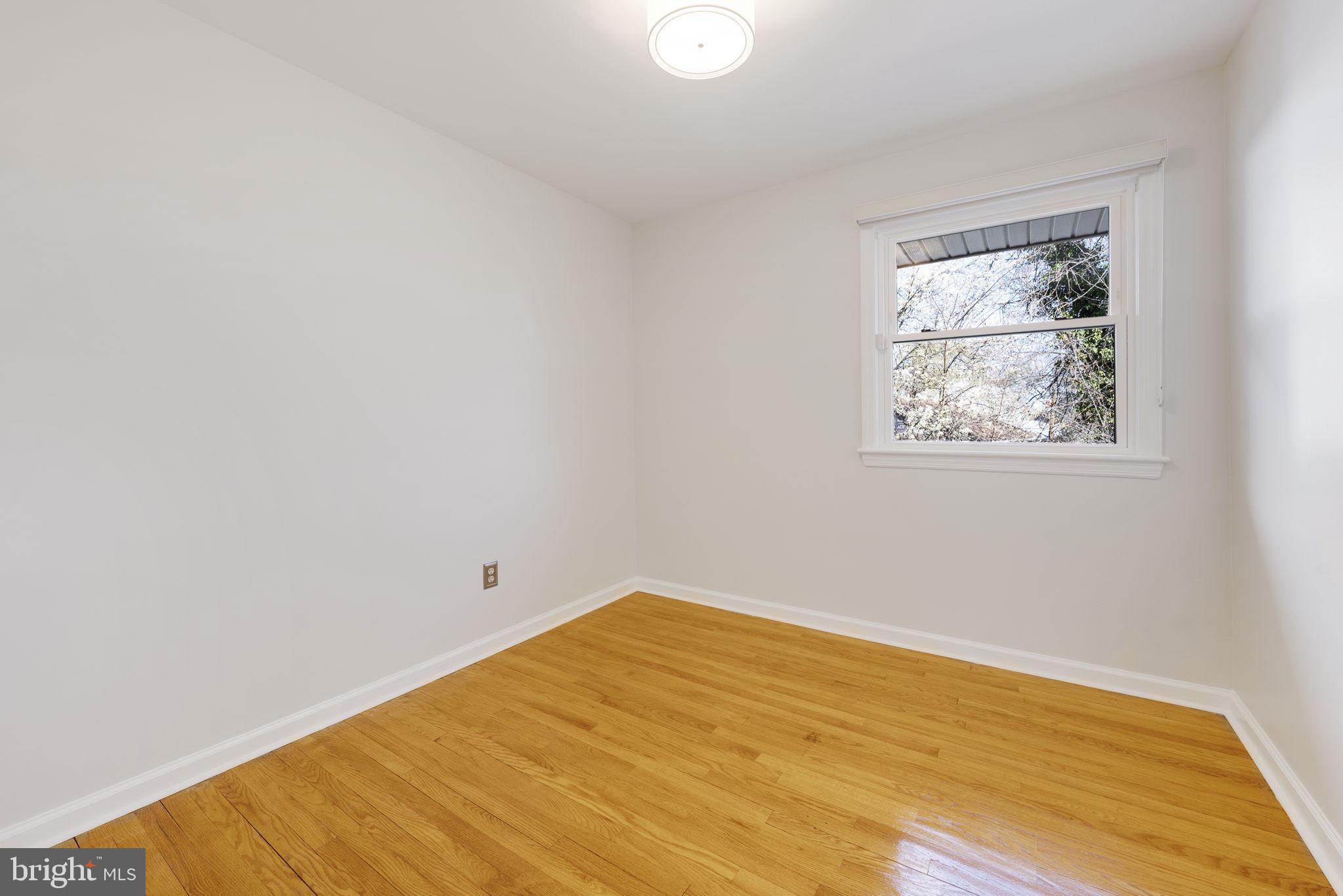 NEW CARROLLTON - Residential